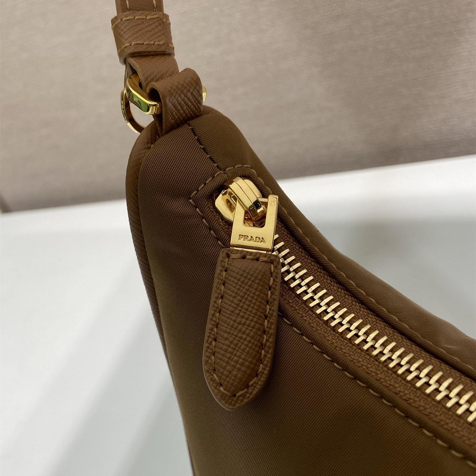 高仿Prada*RE-Nylon系列1N204M腋下包棕色Mini免檢版
