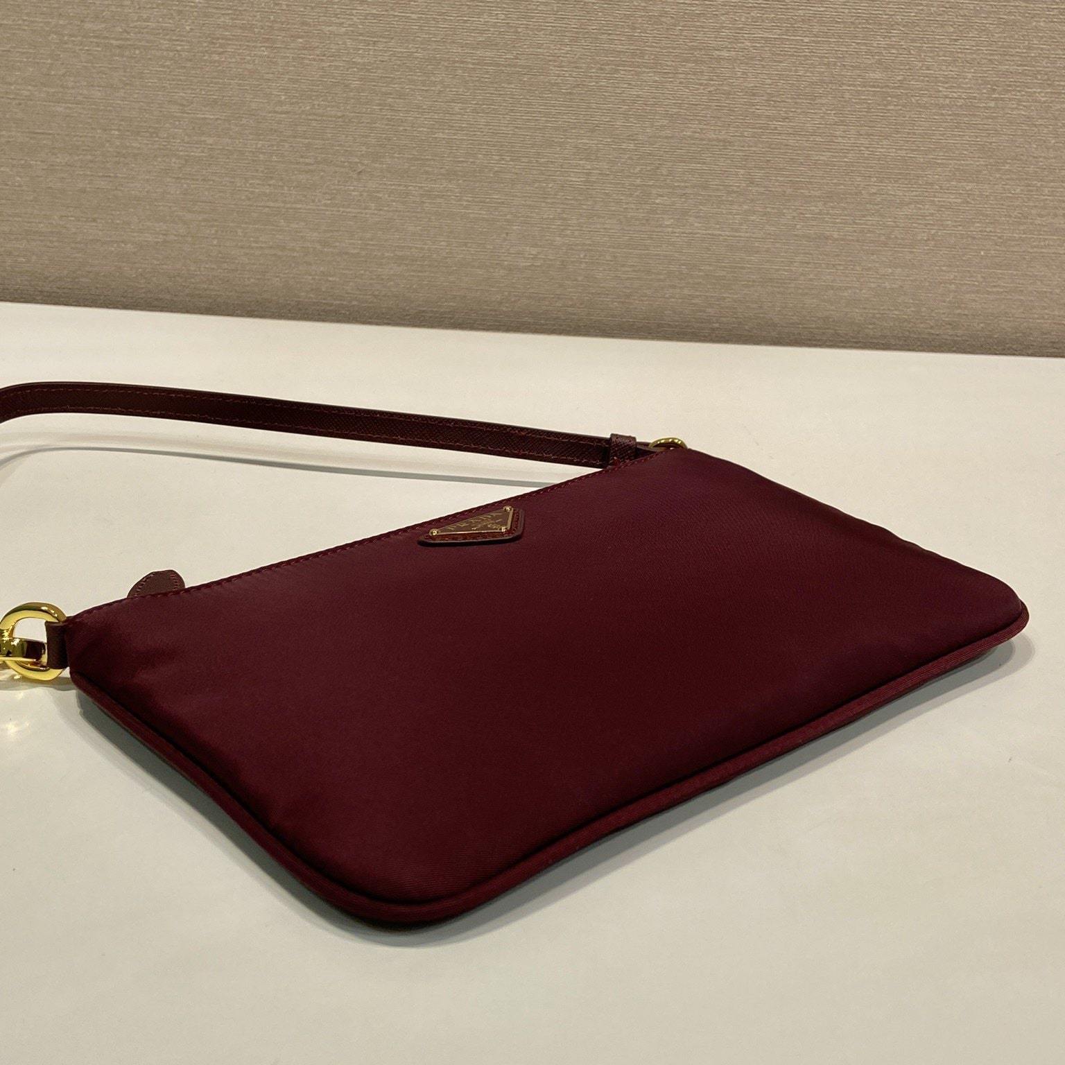 高仿Prada*RE-Nylon系列1NE545腋下包酒紅色免檢版