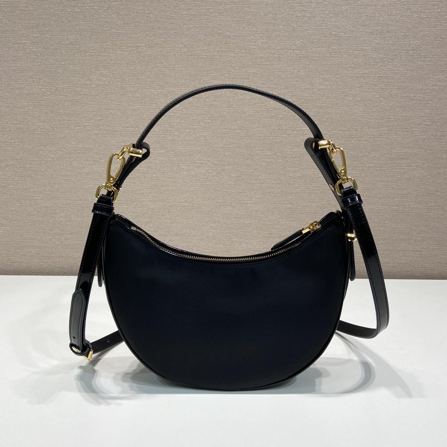 高仿Prada*Arque系列1BC194半月單肩包黑色免檢版