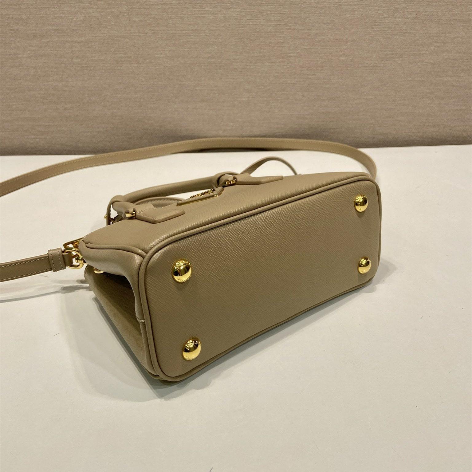 高仿Prada*Galleria系列1BA916紋理牛皮單肩包卡其色Mini免檢版