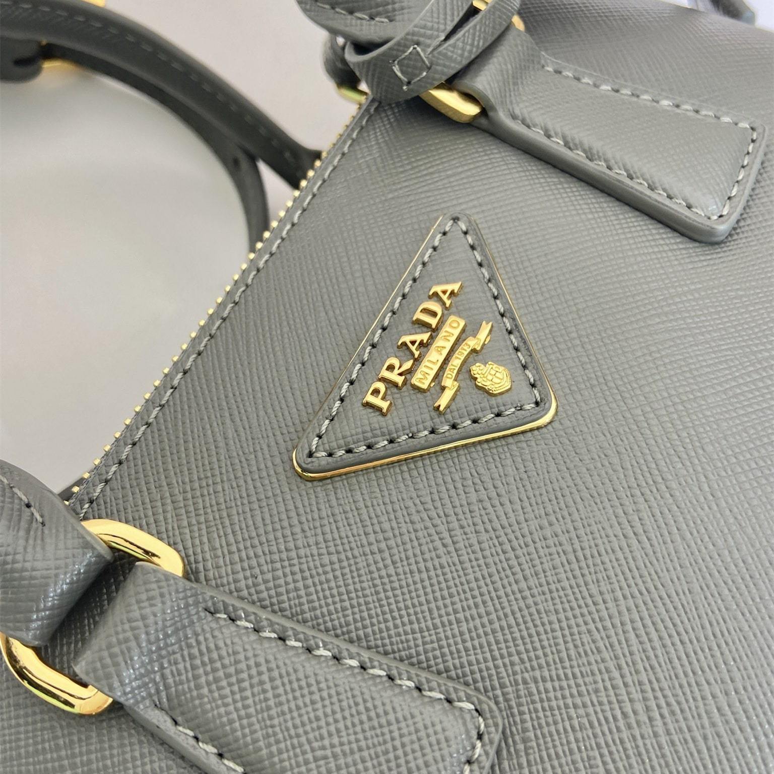 高仿Prada*Galleria系列1BA916紋理牛皮單肩包石墨灰Mini免檢版