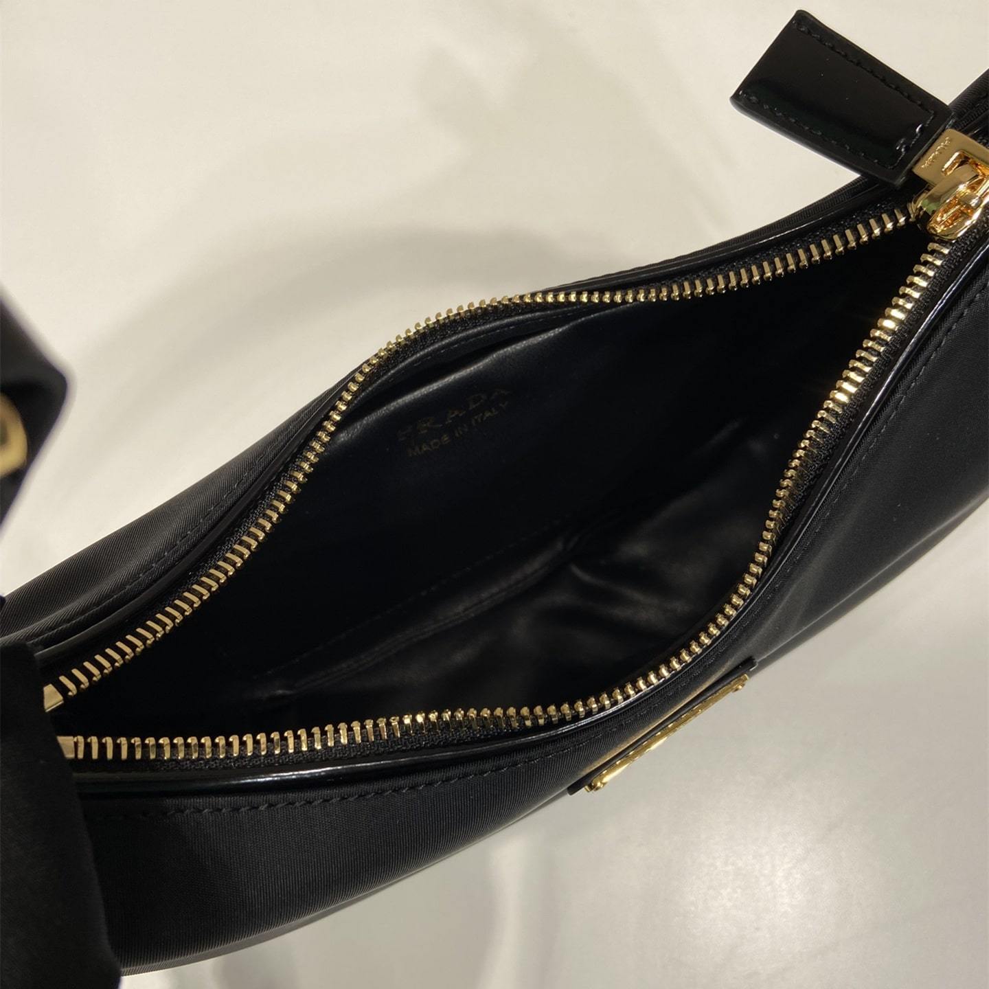 高仿Prada*Arque系列1BC194半月單肩包黑色免檢版