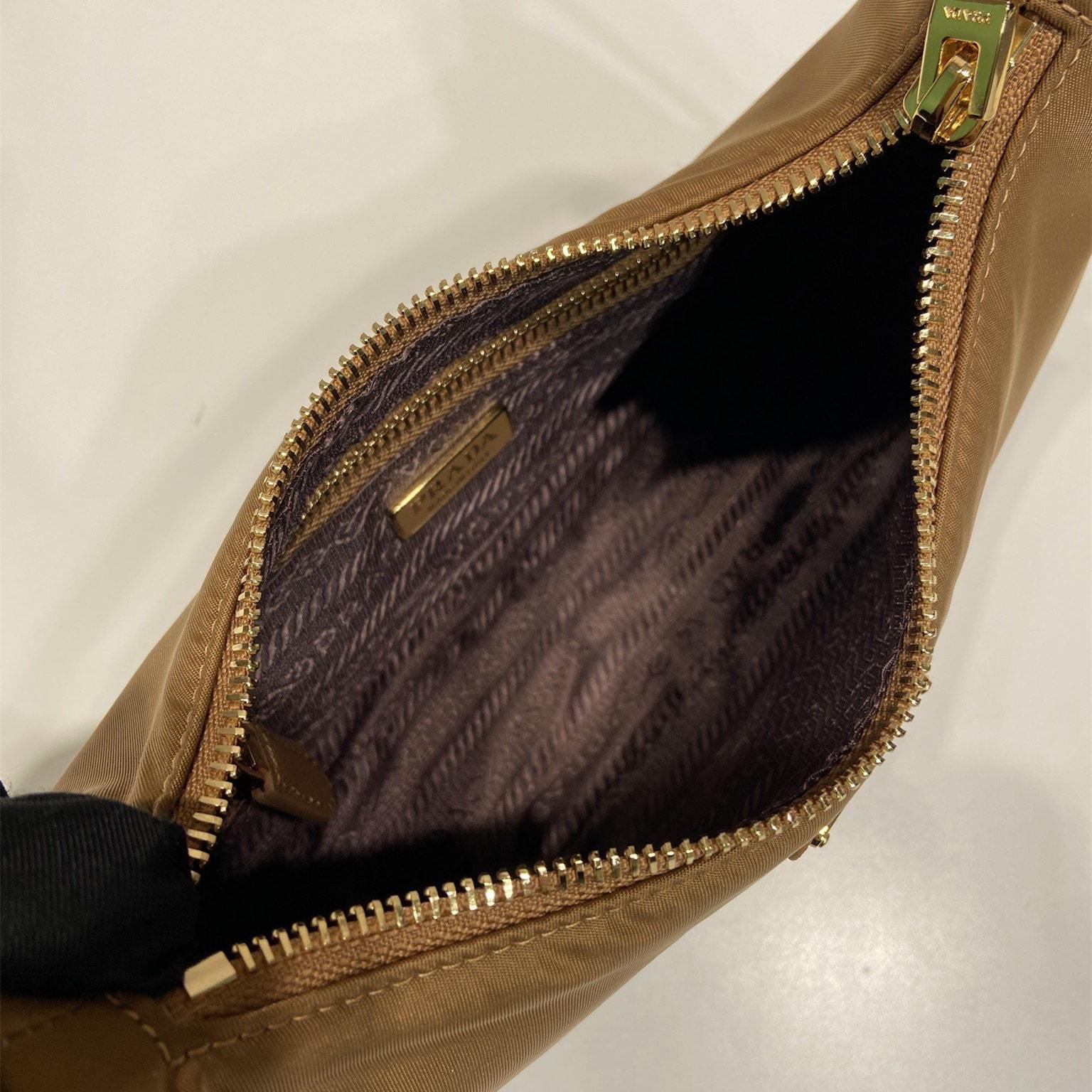 高仿Prada*RE-Nylon系列1N204M腋下包棕色Mini免檢版