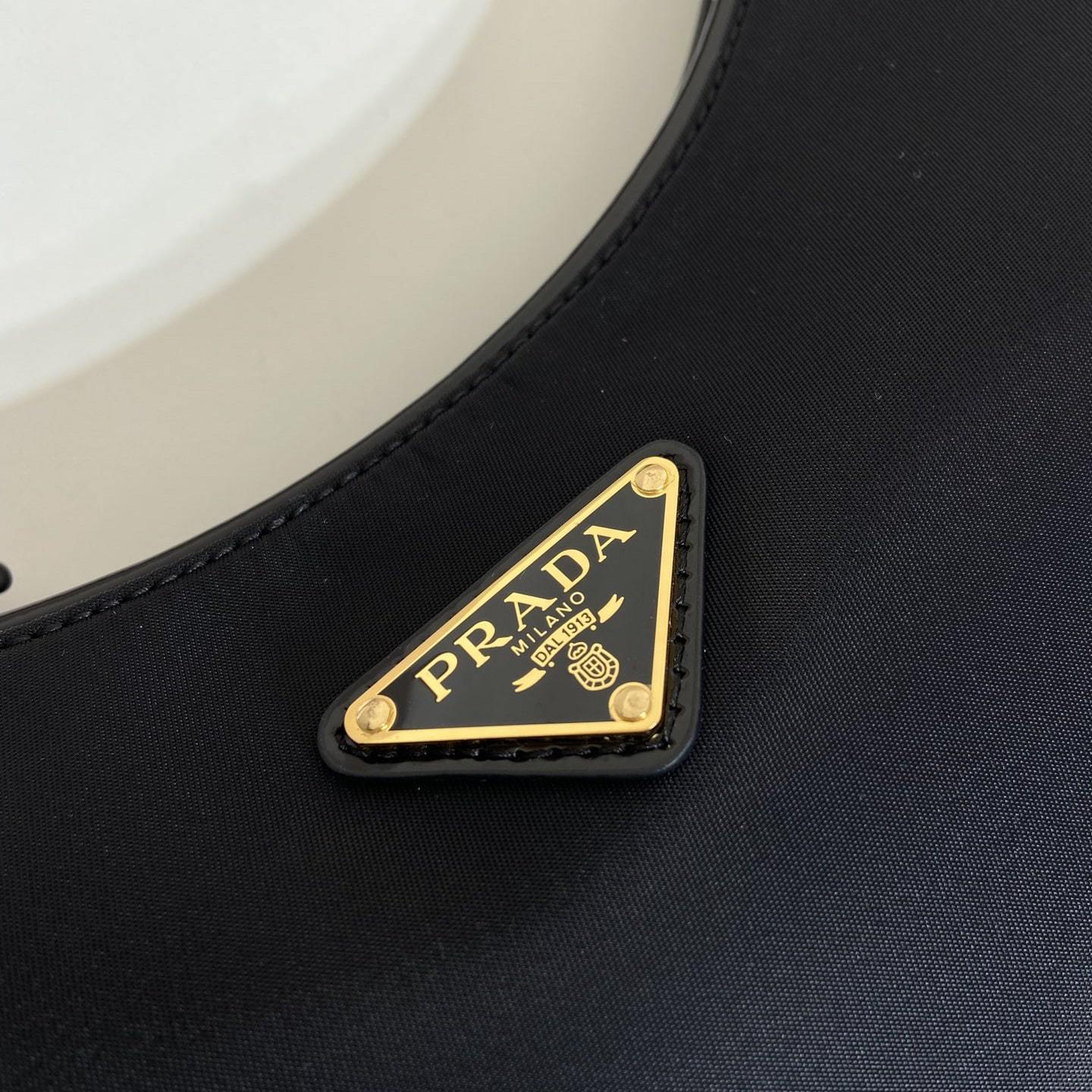 高仿Prada*Arque系列1BC194半月單肩包黑色免檢版