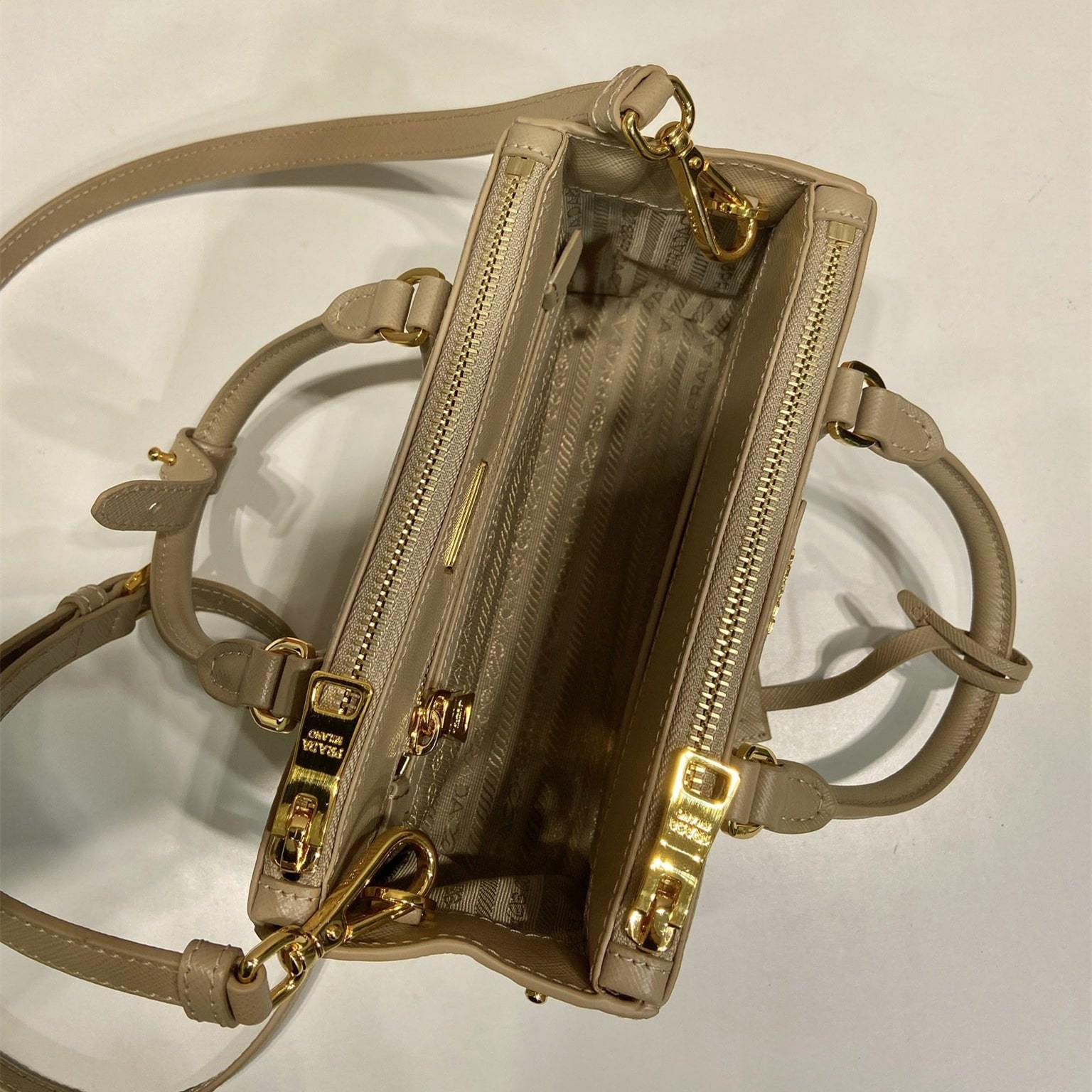 高仿Prada*Galleria系列1BA916紋理牛皮單肩包卡其色Mini免檢版