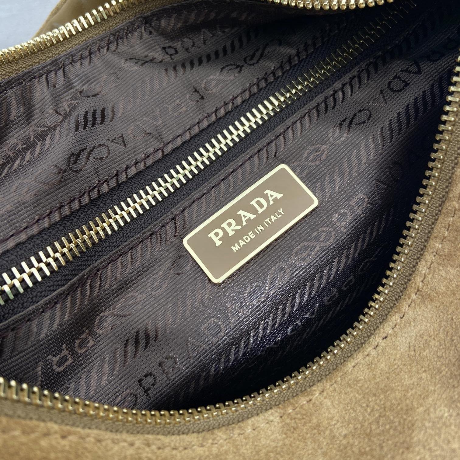 高仿Prada*Explore系列1BC264麂皮單肩包大號棕色免檢版