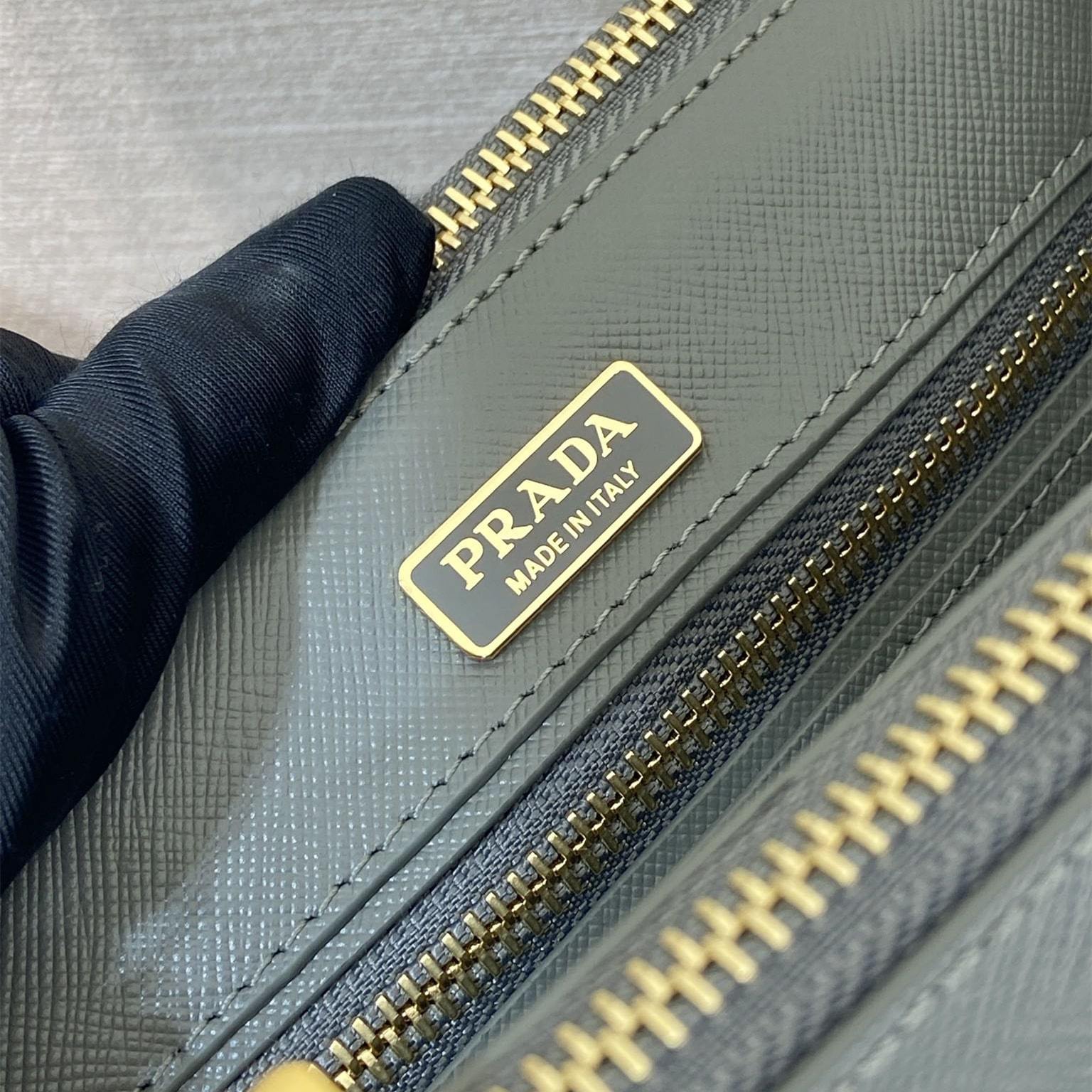 高仿Prada*Galleria系列1BA916紋理牛皮單肩包石墨灰Mini免檢版
