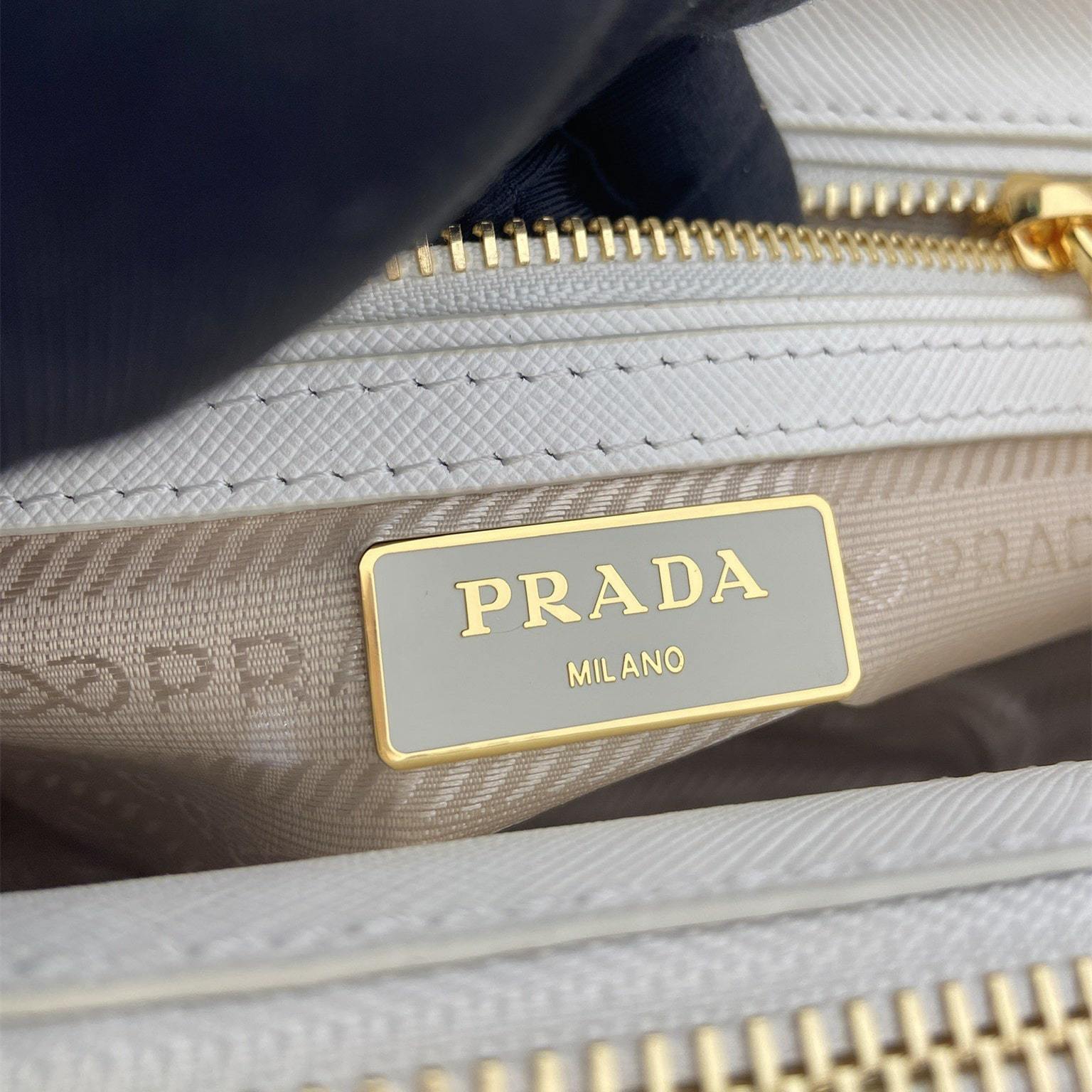 高仿Prada*Galleria系列1BA907手提包Mini白色免檢版