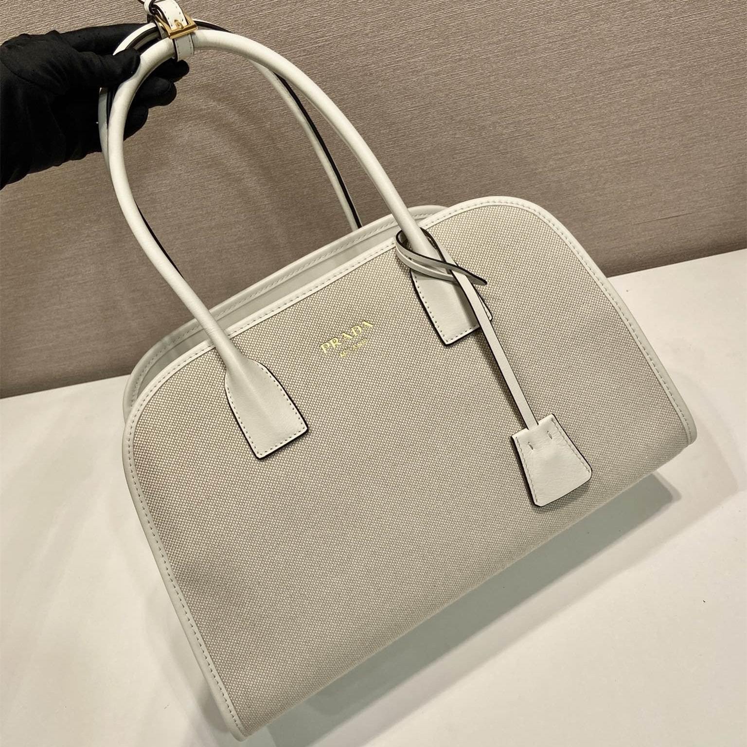 高仿Prada*Oversize系列1BG572織物手提包白色中號免檢版