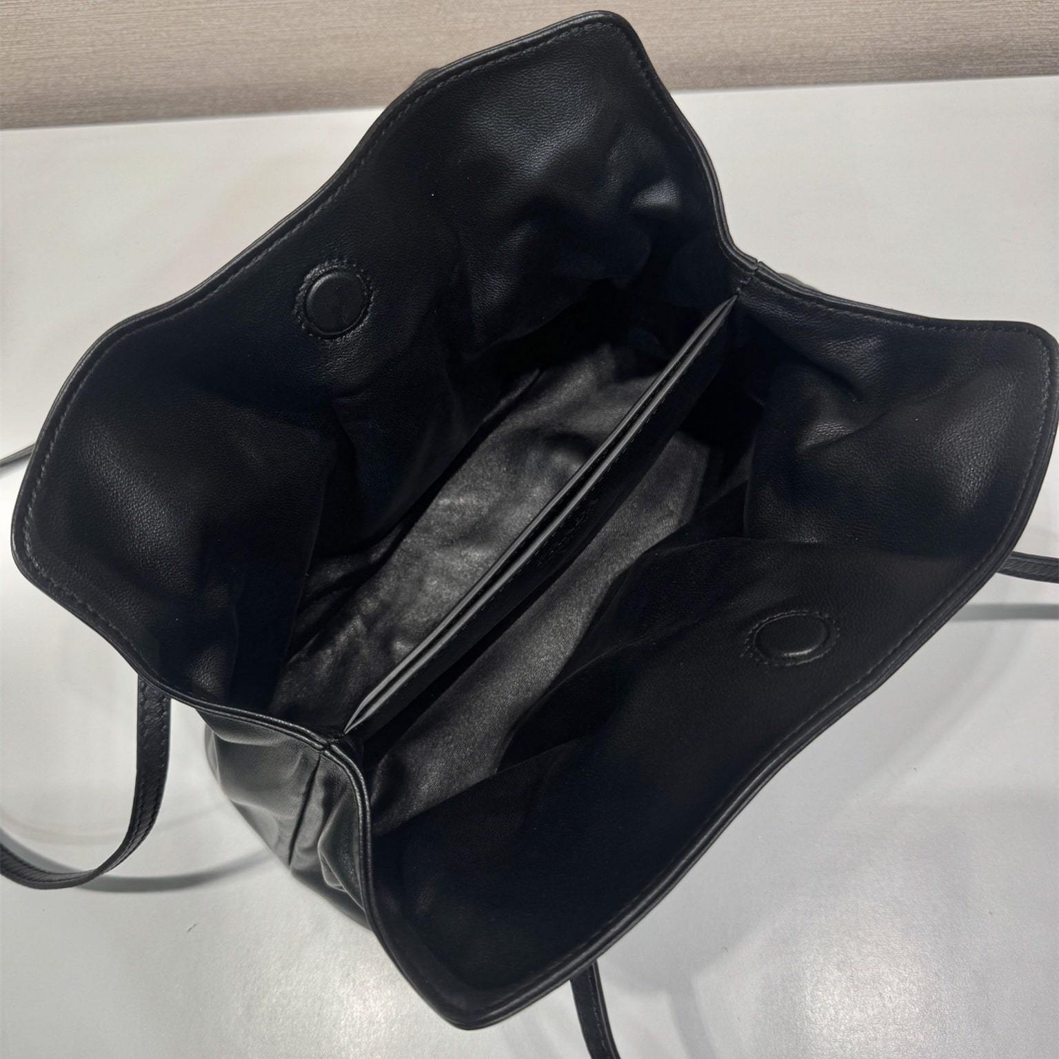 高仿Prada*Dada系列1BG586小羊皮雲朵包黑色小號免檢版