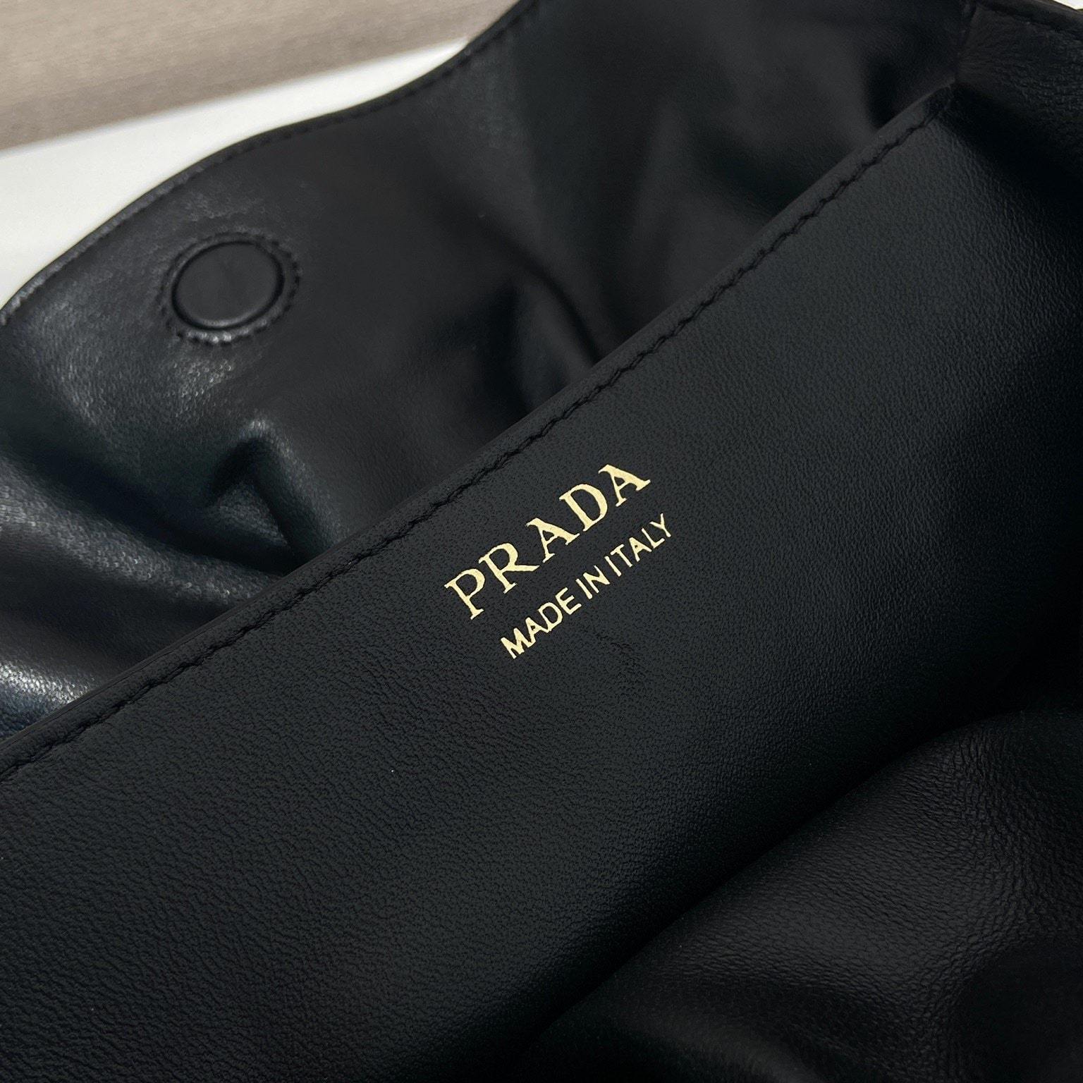 高仿Prada*Dada系列1BG586小羊皮雲朵包黑色小號免檢版