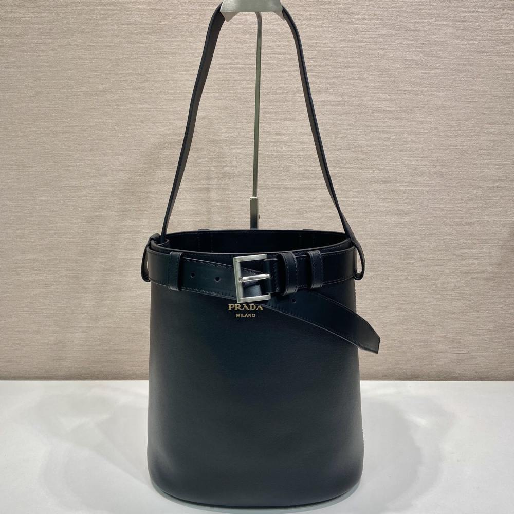 高仿Prada*Buckle系列1BE085小牛皮水桶包黑色免檢版