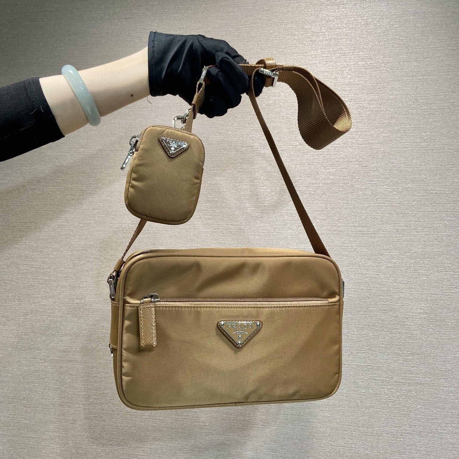 高仿Prada*RE-Nylon系列1BC167郵差包棕色免檢版