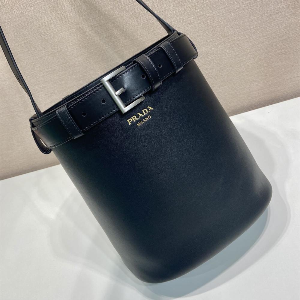高仿Prada*Buckle系列1BE085小牛皮水桶包黑色免檢版
