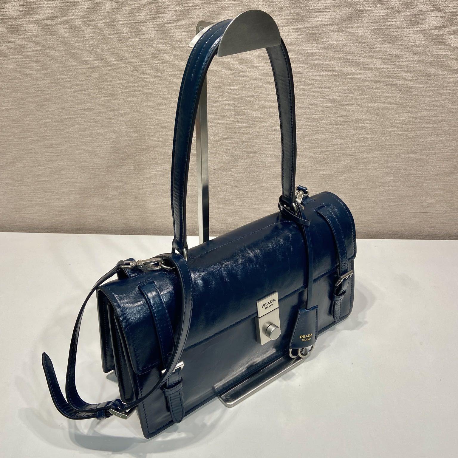 高仿Prada*1BN026筆筒包單肩包黑色中號免檢版