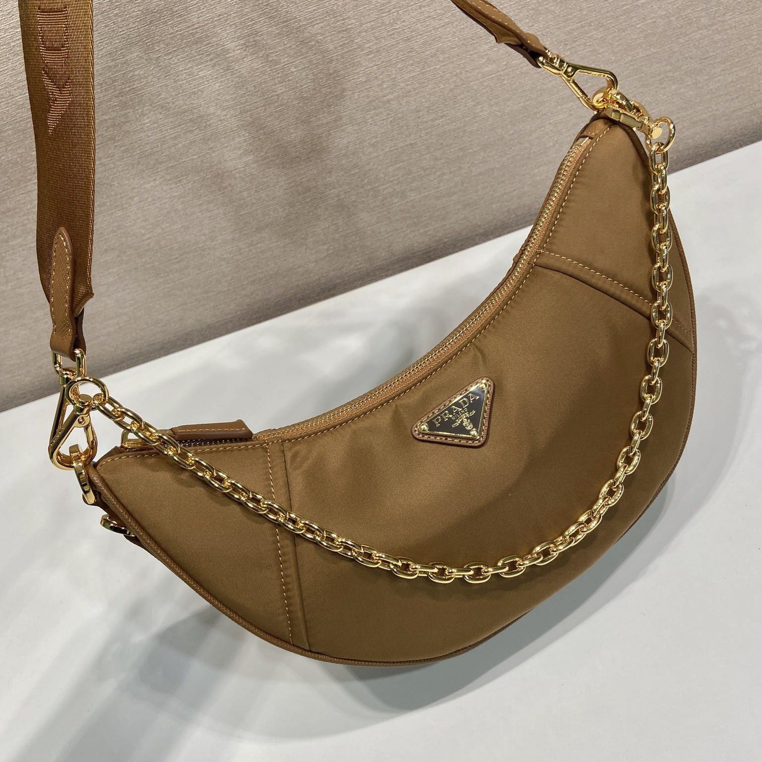 高仿Prada*RE-Nylon系列1BH222單肩半月包棕色免檢版