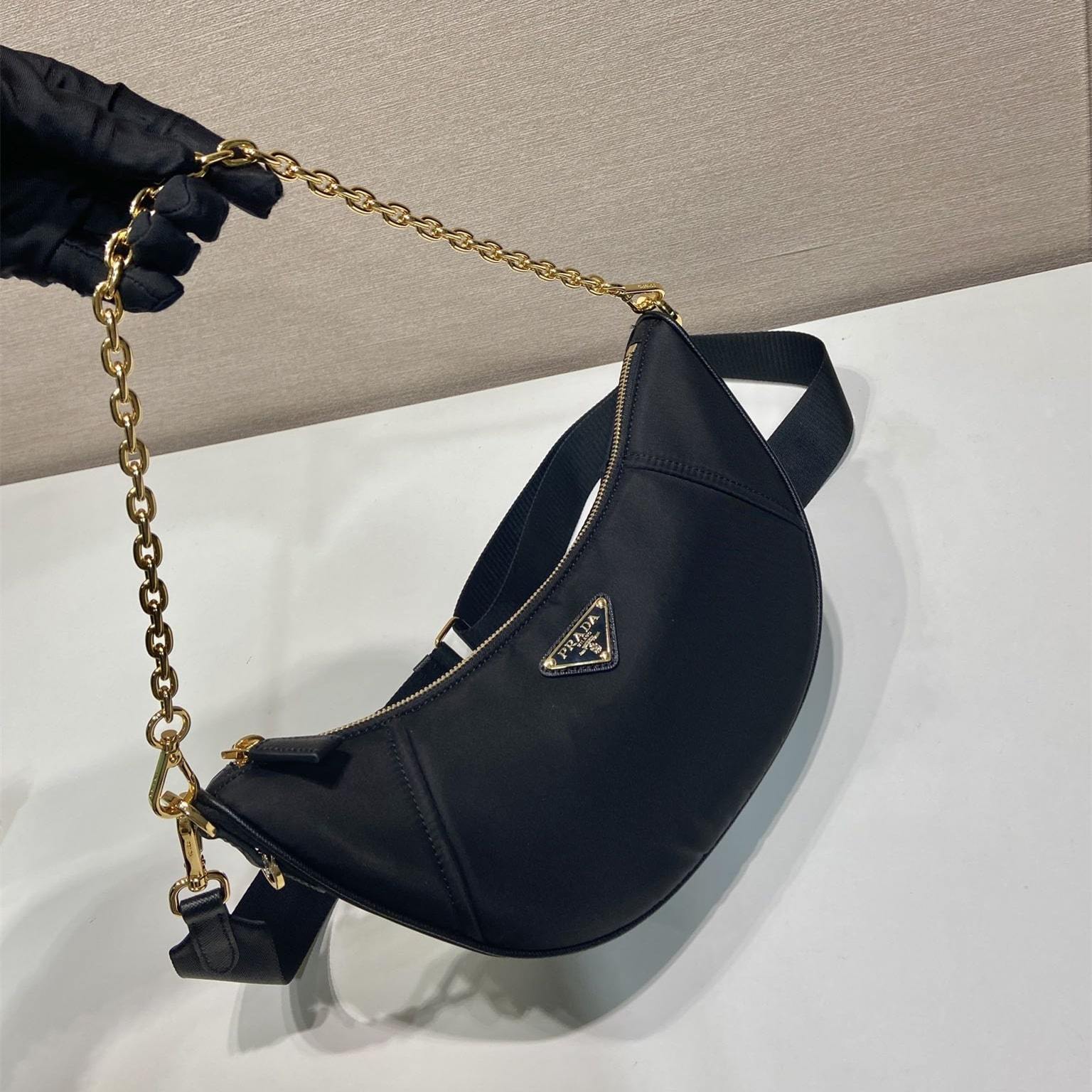 高仿Prada*RE-Nylon系列1BH222單肩半月包黑色免檢版