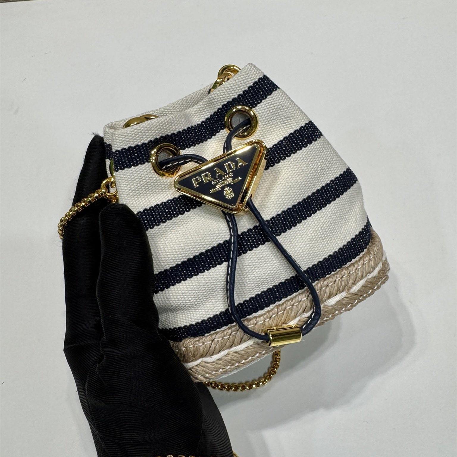 高仿Prada*Mariner系列1NR16H水桶包藍黑Mini免檢版