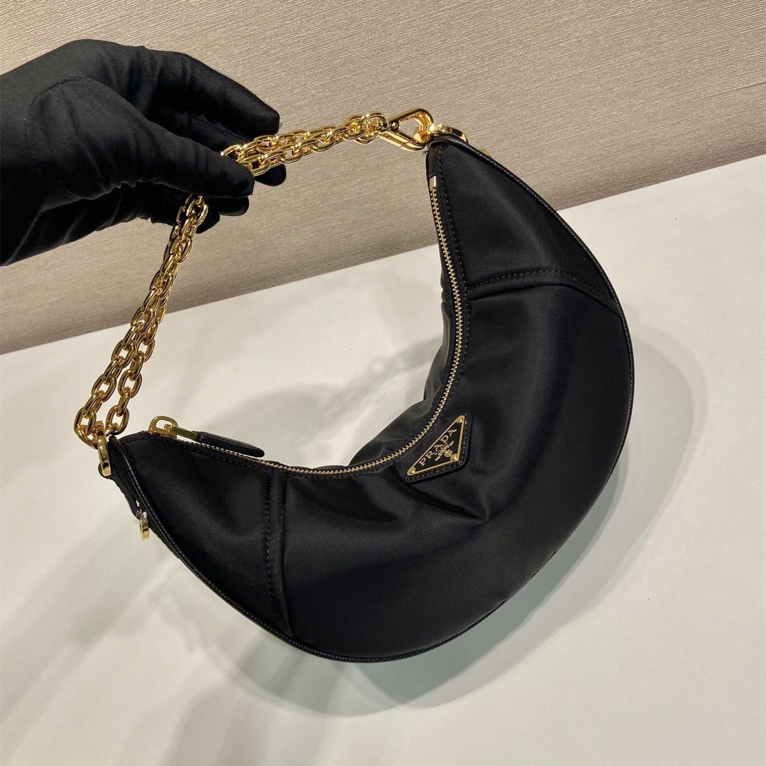 高仿Prada*RE-Nylon系列1BH222單肩半月包黑色免檢版