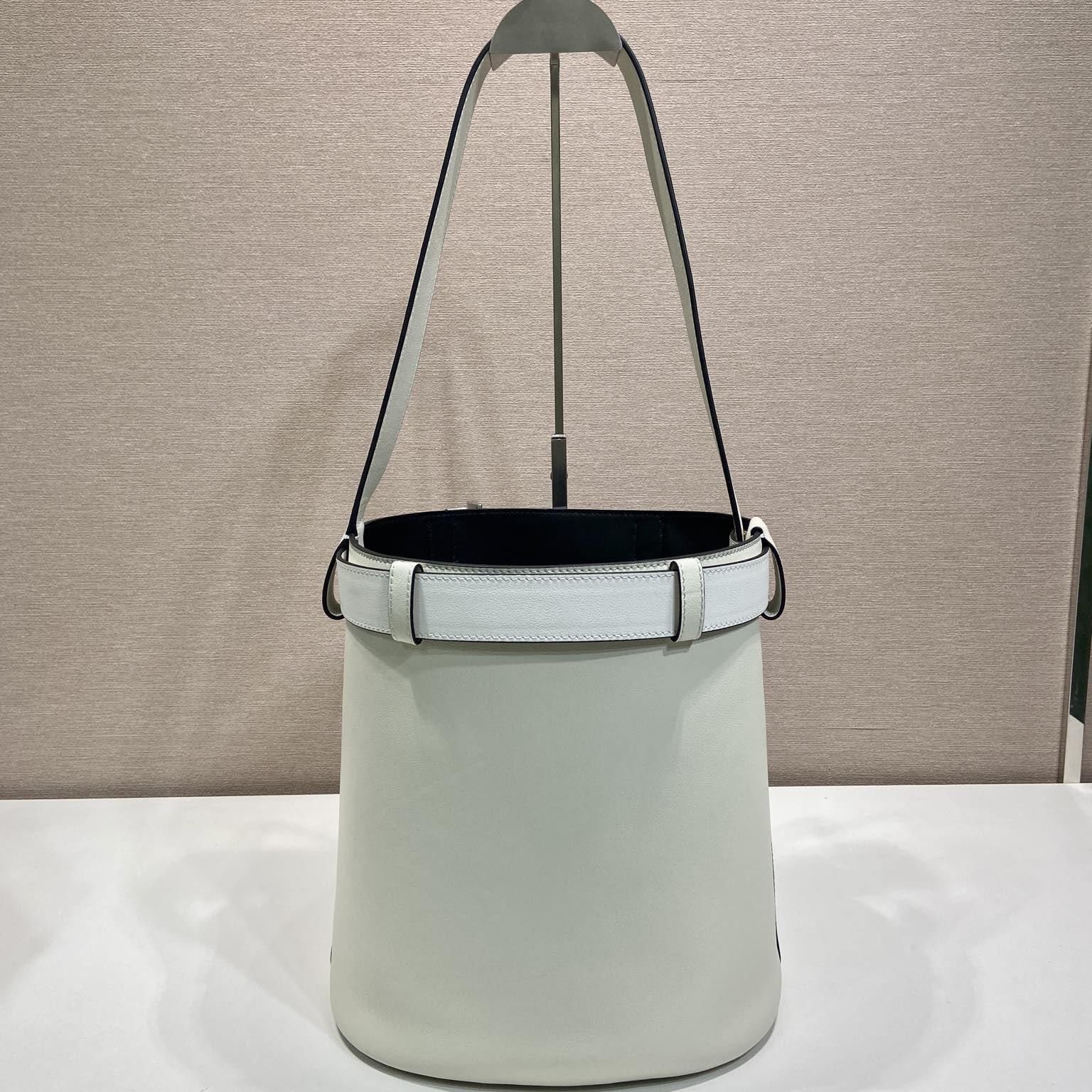 高仿Prada*Buckle系列1BE085小牛皮水桶包白色免檢版