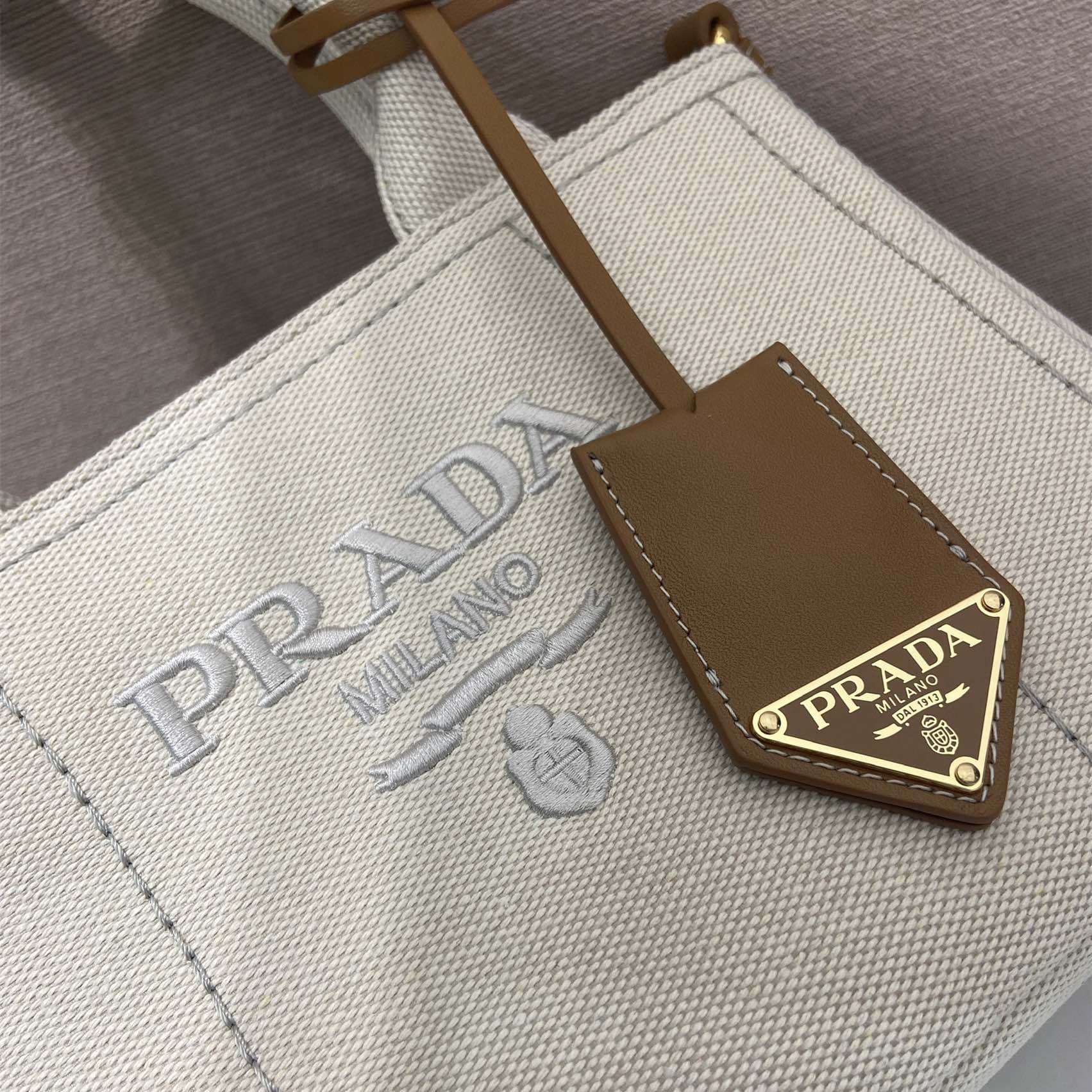 高仿Prada*1BA038刺繡徽標Tote手袋白色Mini免檢版