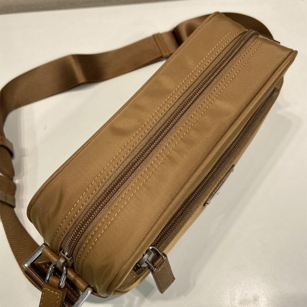 高仿Prada*RE-Nylon系列1BC167郵差包棕色免檢版