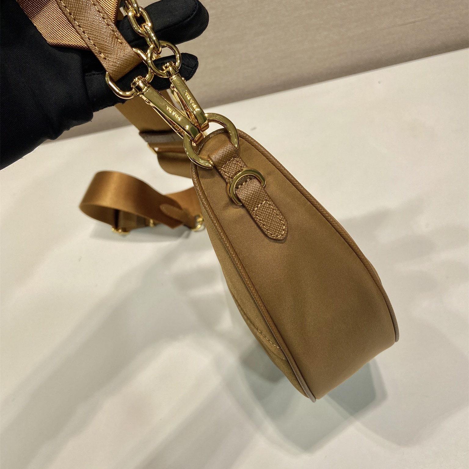 高仿Prada*RE-Nylon系列1BH222單肩半月包棕色免檢版