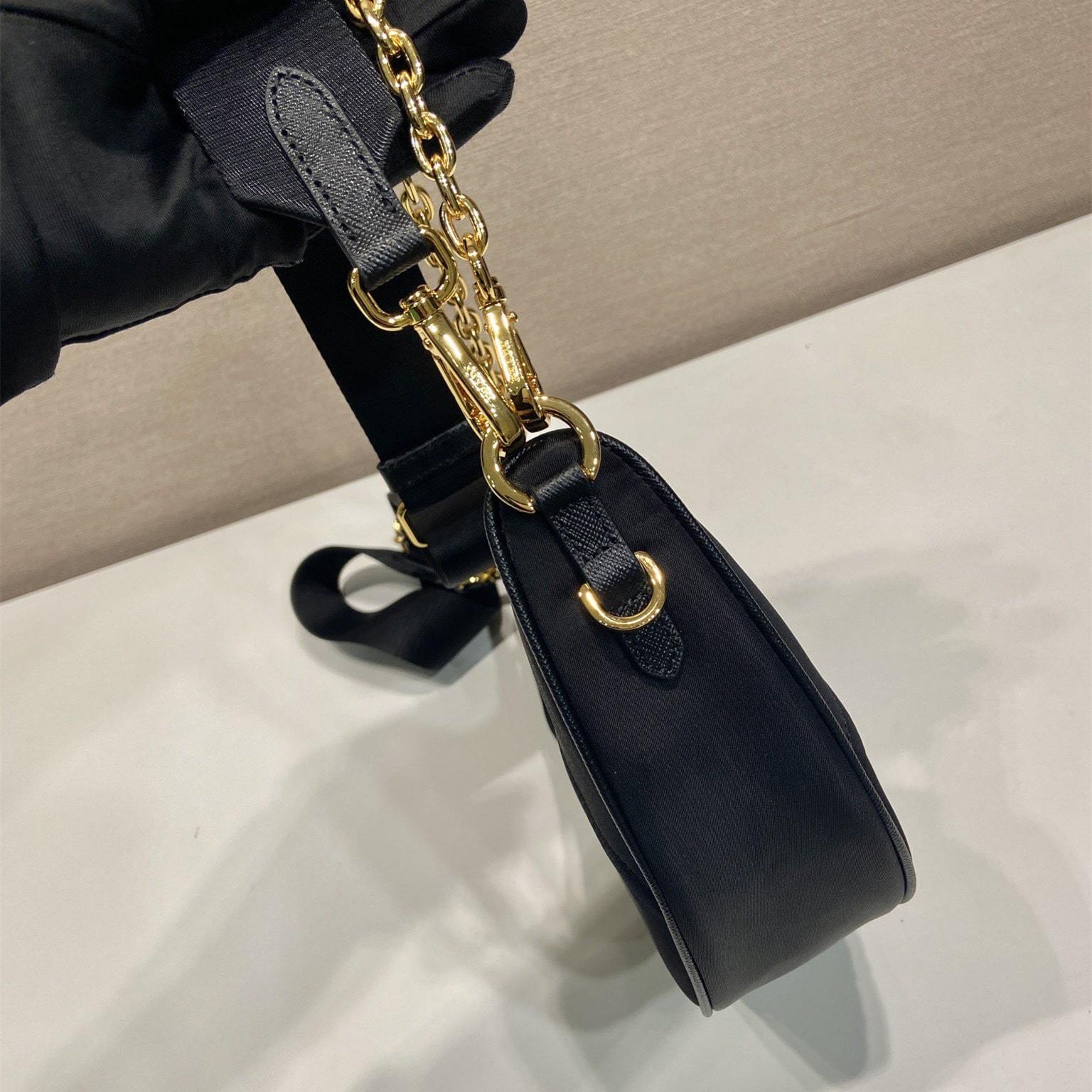 高仿Prada*RE-Nylon系列1BH222單肩半月包黑色免檢版