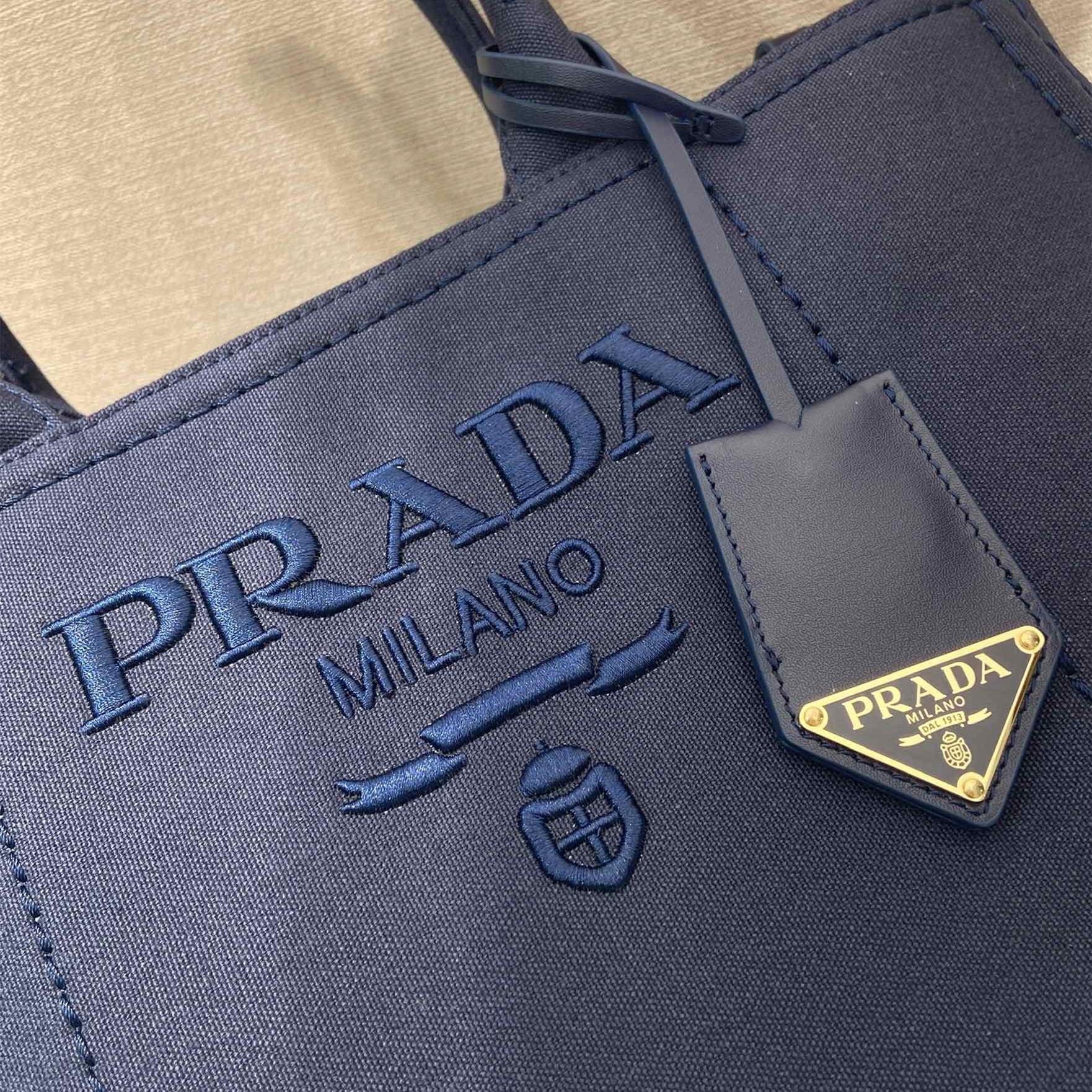 高仿Prada*1BG554刺繡徽標購物袋深藍中號免檢版