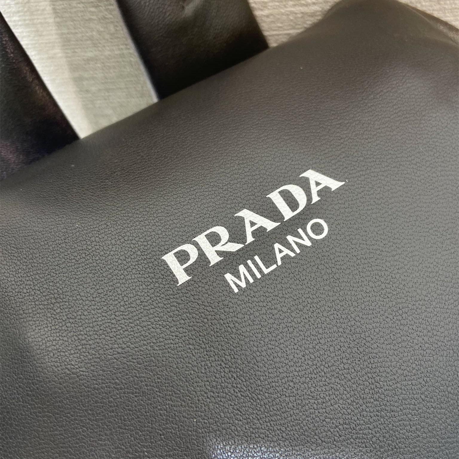 高仿Prada*2VZ114男士單肩胸包做舊皮革免檢版