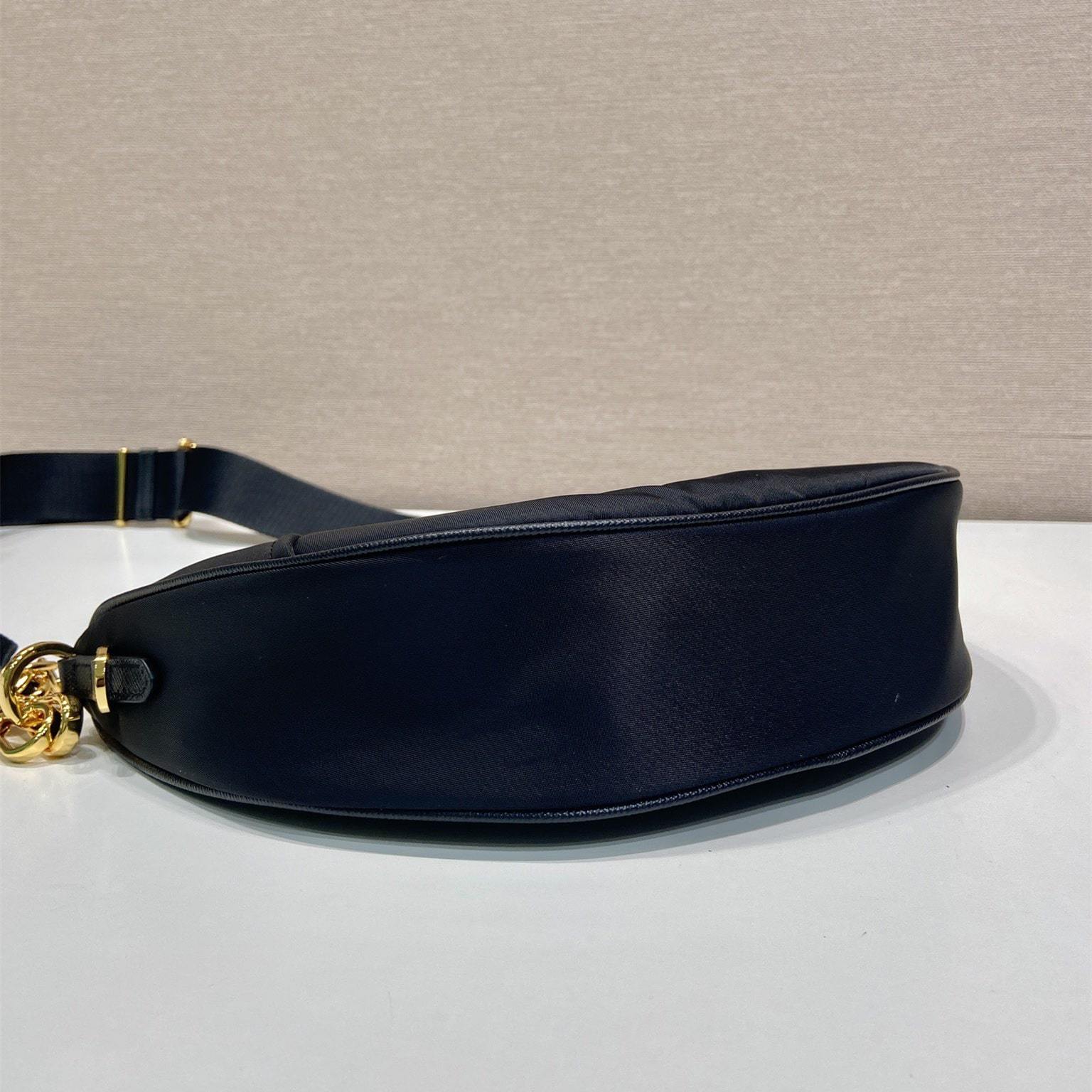 高仿Prada*RE-Nylon系列1BH222單肩半月包黑色免檢版