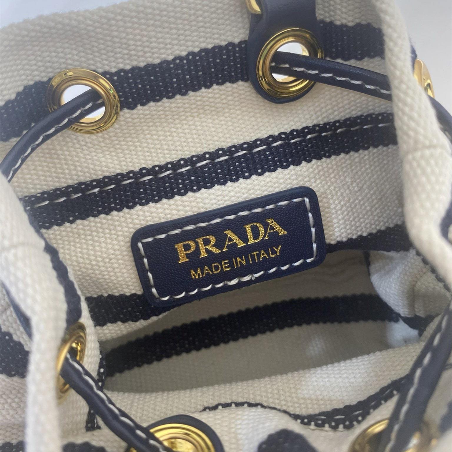 高仿Prada*Mariner系列1NR16H水桶包藍黑Mini免檢版
