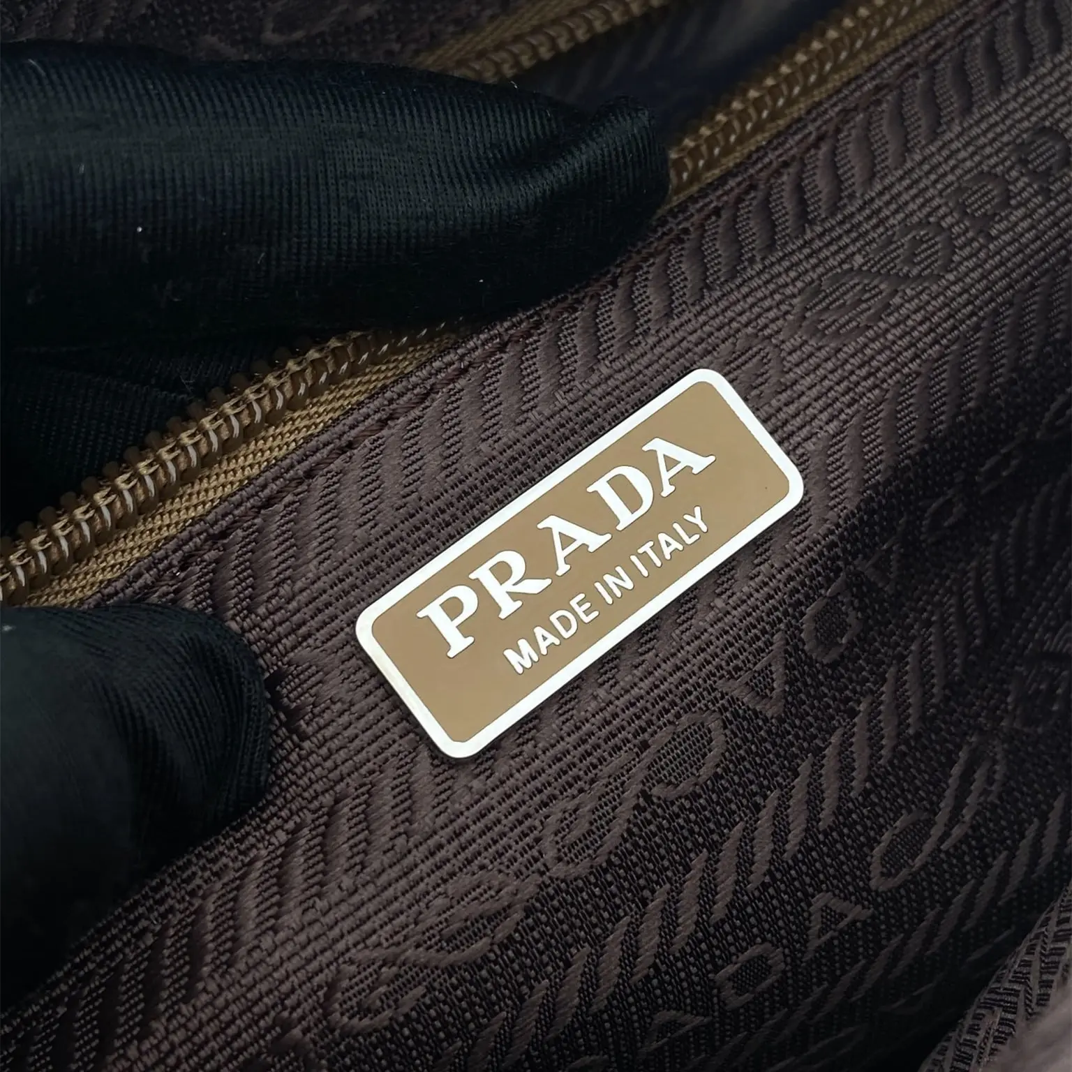 Prada RE-Nylon 1BC167 郵差包 整體上身實拍