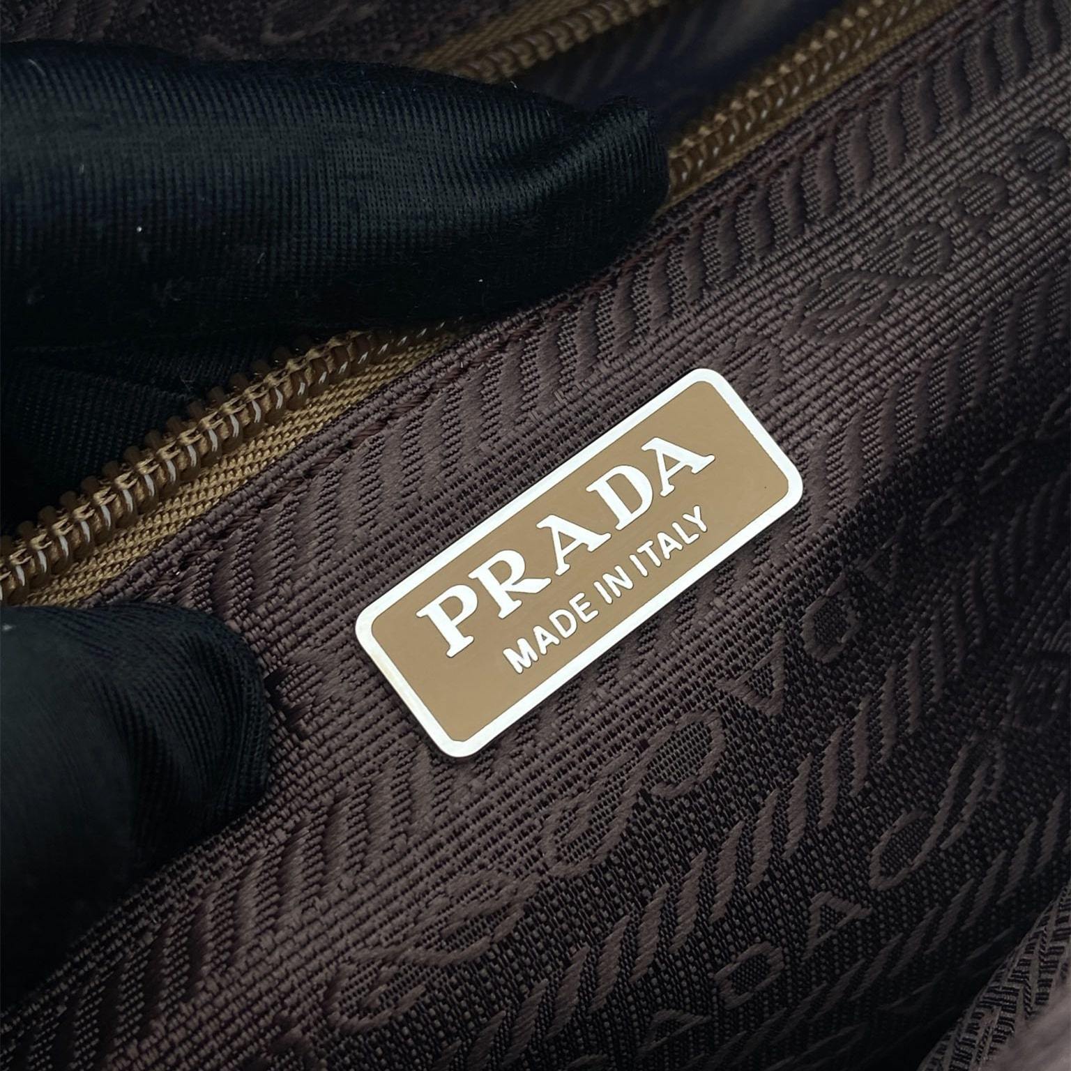 高仿Prada*RE-Nylon系列1BC167郵差包棕色免檢版