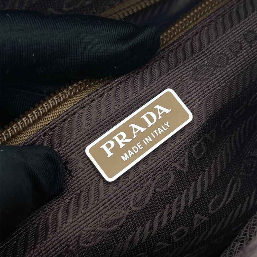 高仿Prada*RE-Nylon系列1BC167郵差包棕色免檢版