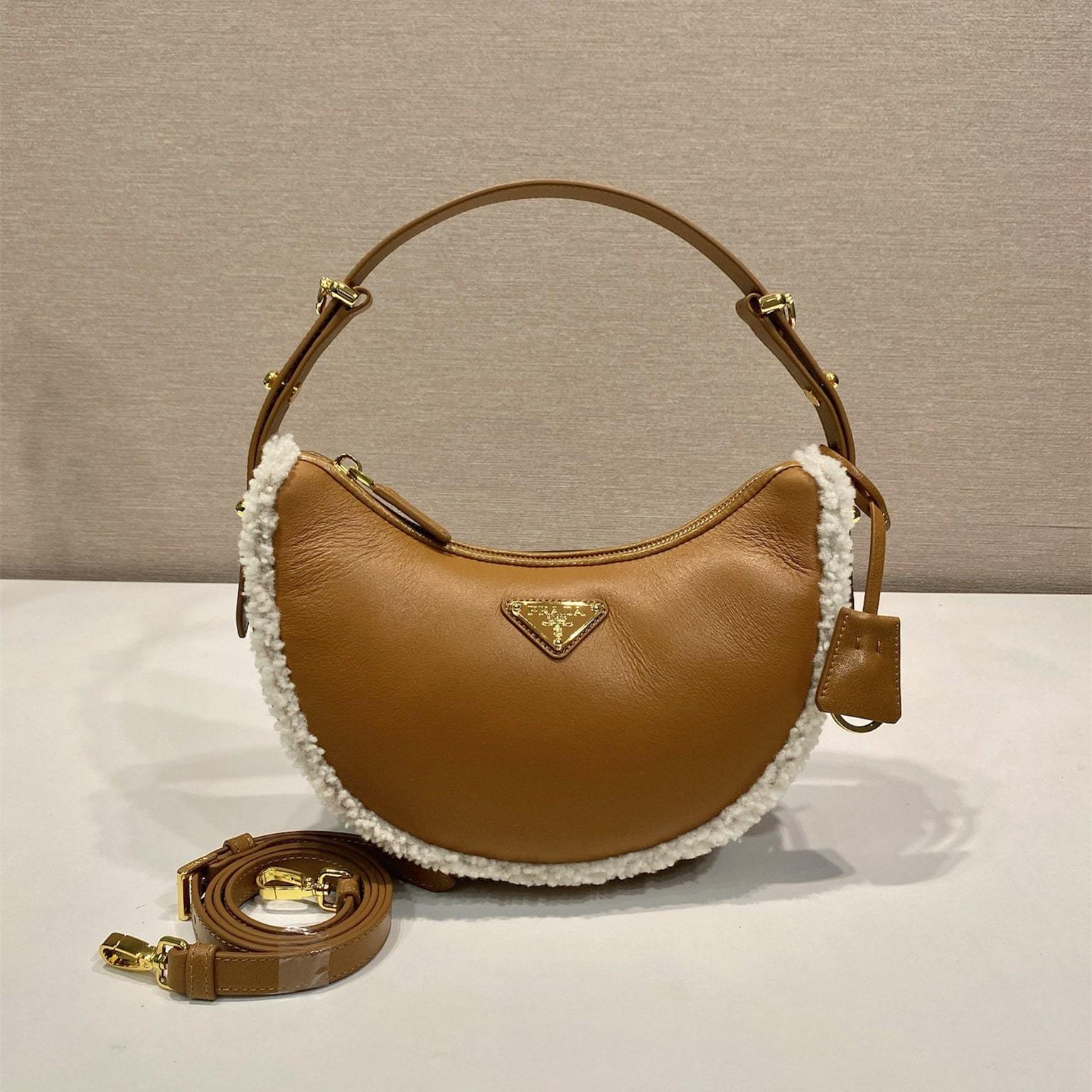 高仿Prada*Moon系列1BC194小羊皮半月包干邑色免檢版
