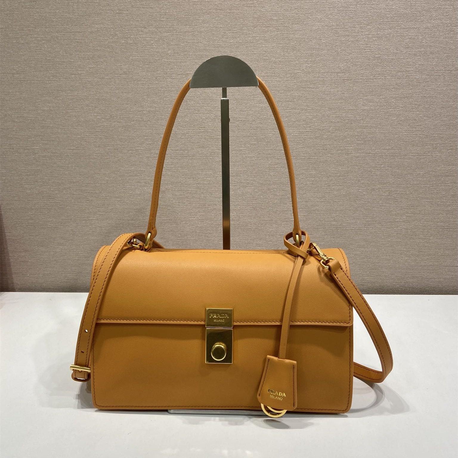 高仿Prada*SoftSound系列1BN023斜挎包琥珀色中號免檢版
