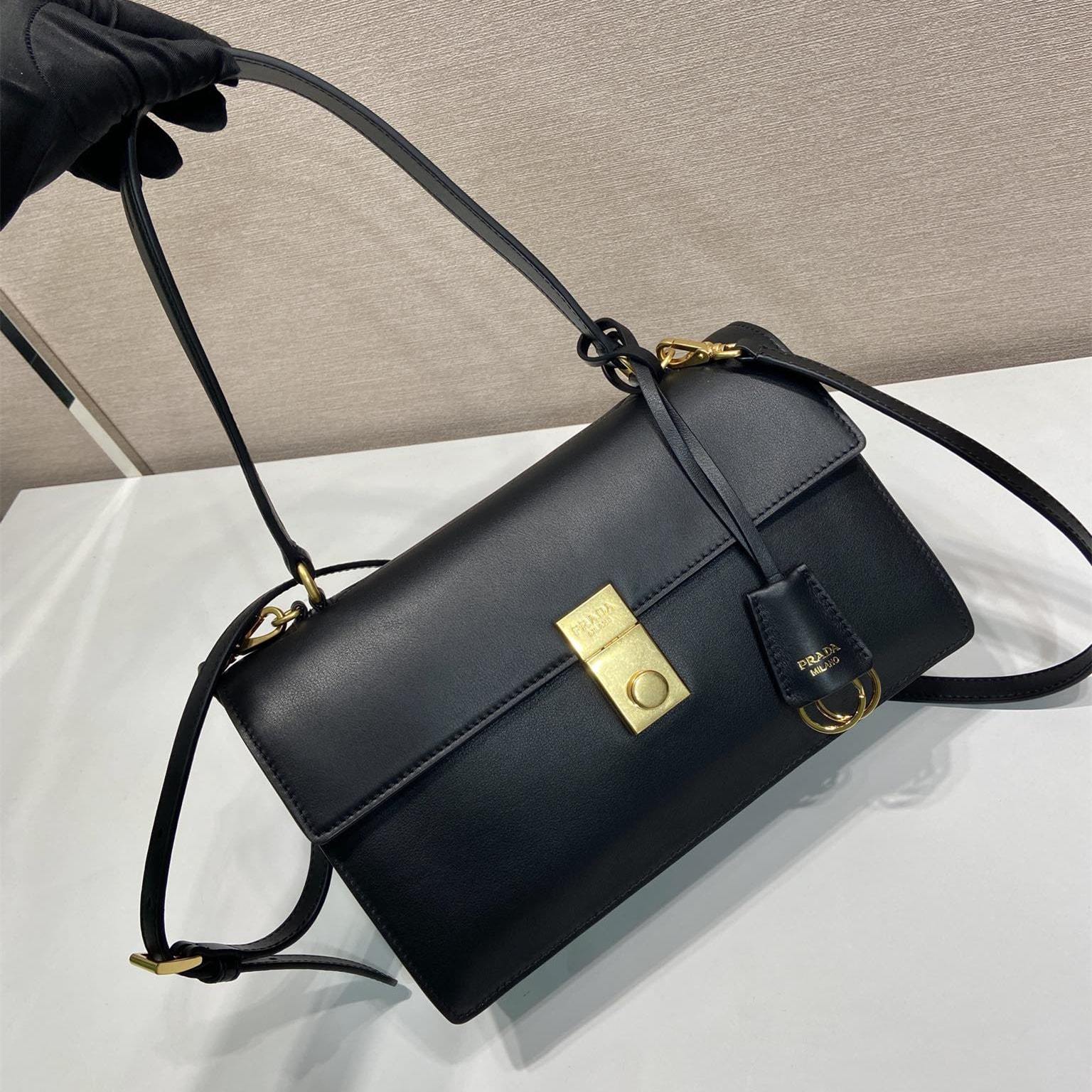 高仿Prada*SoftSound系列1BN023斜挎包黑色中號免檢版