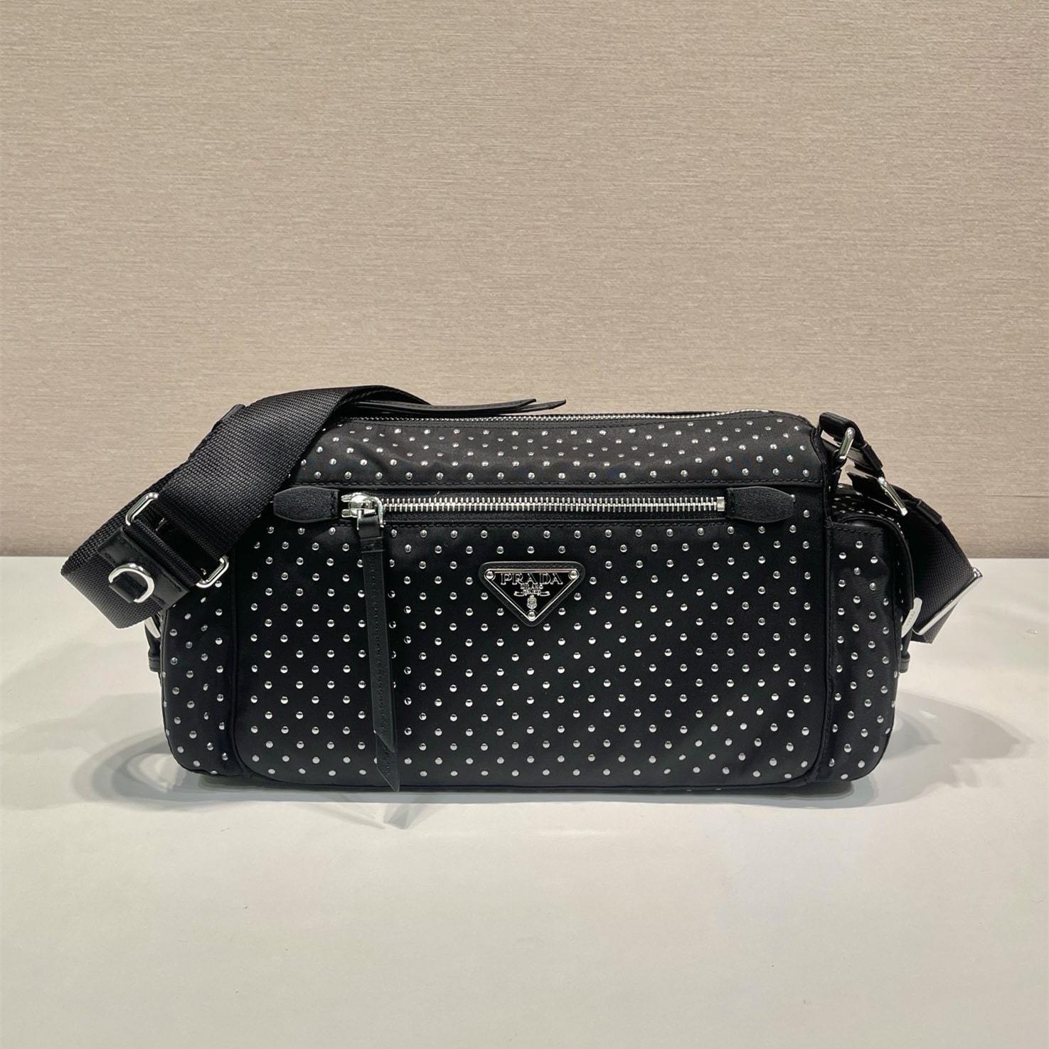 高仿Prada*RE-Nylon系列1BC236鉚釘斜挎包黑色免檢版