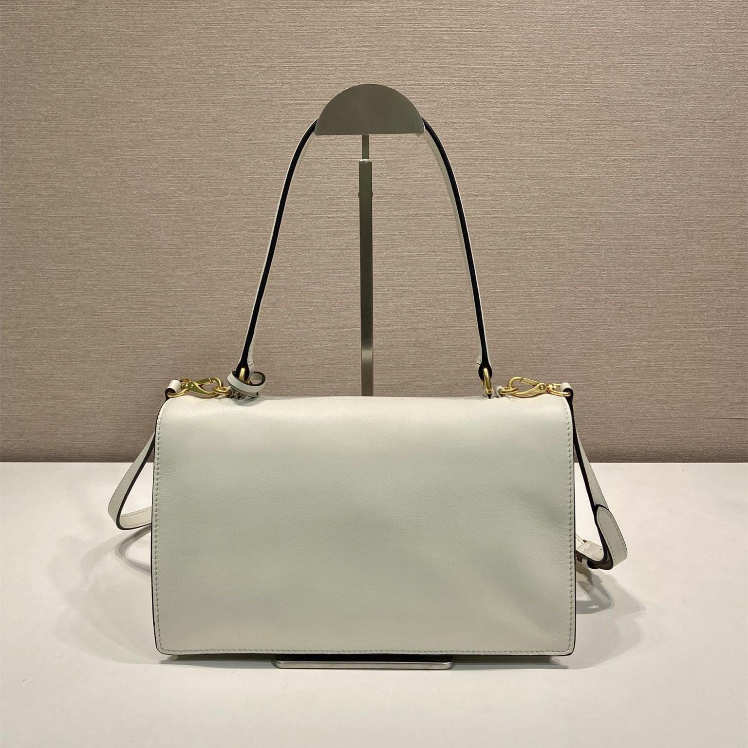 高仿Prada*SoftSound系列1BN023斜挎包白色中號免檢版
