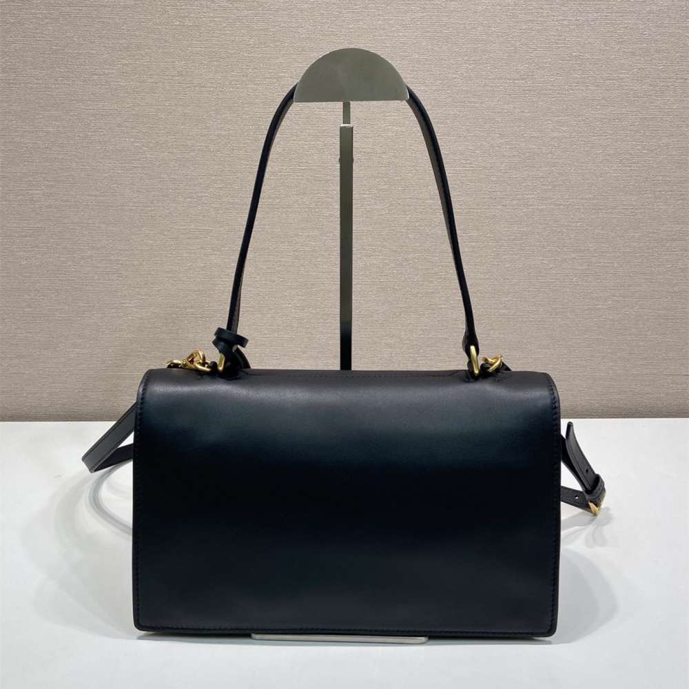 Prada SoftSound 1BN023 中號：側面厚度與包型輪廓
