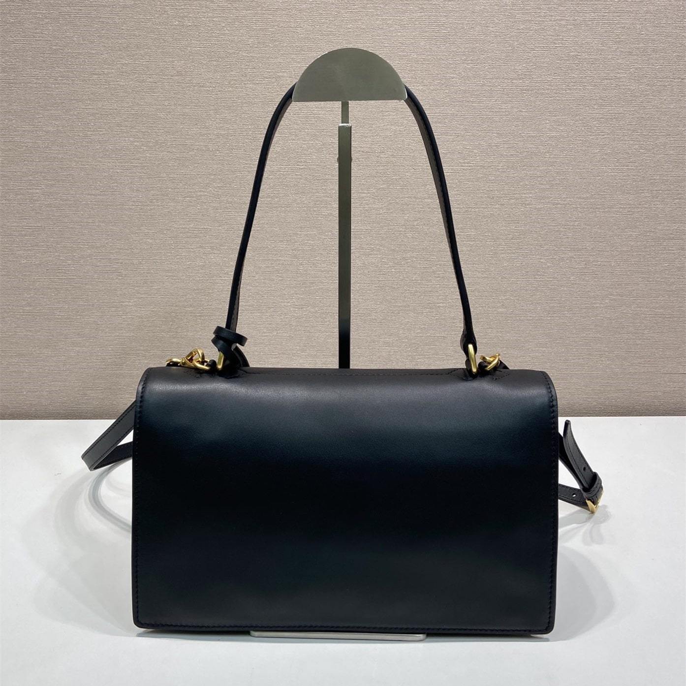 高仿Prada*SoftSound系列1BN023斜挎包黑色中號免檢版