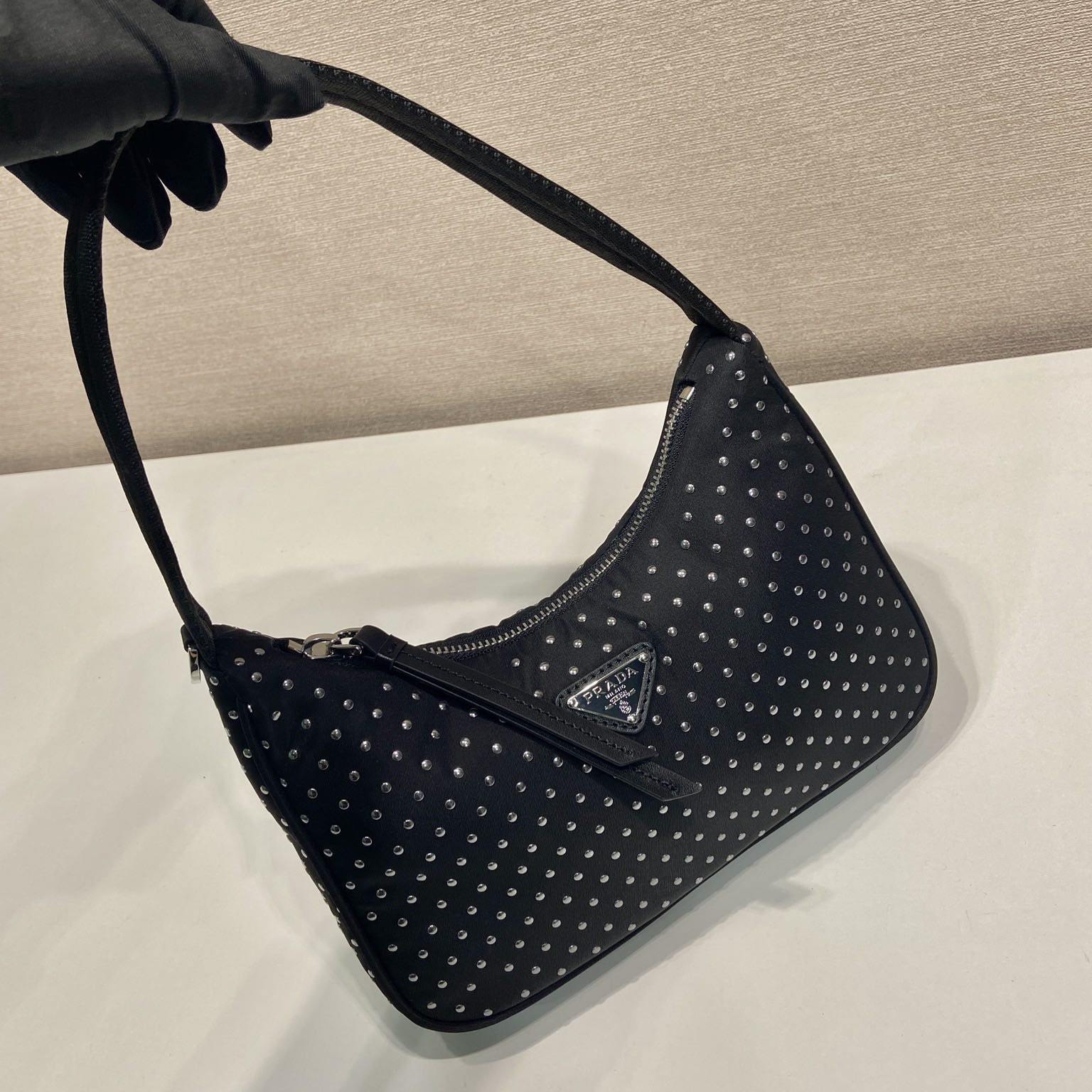 高仿Prada*RE-Nylon系列1BC515鉚釘單肩包黑色Mini免檢版