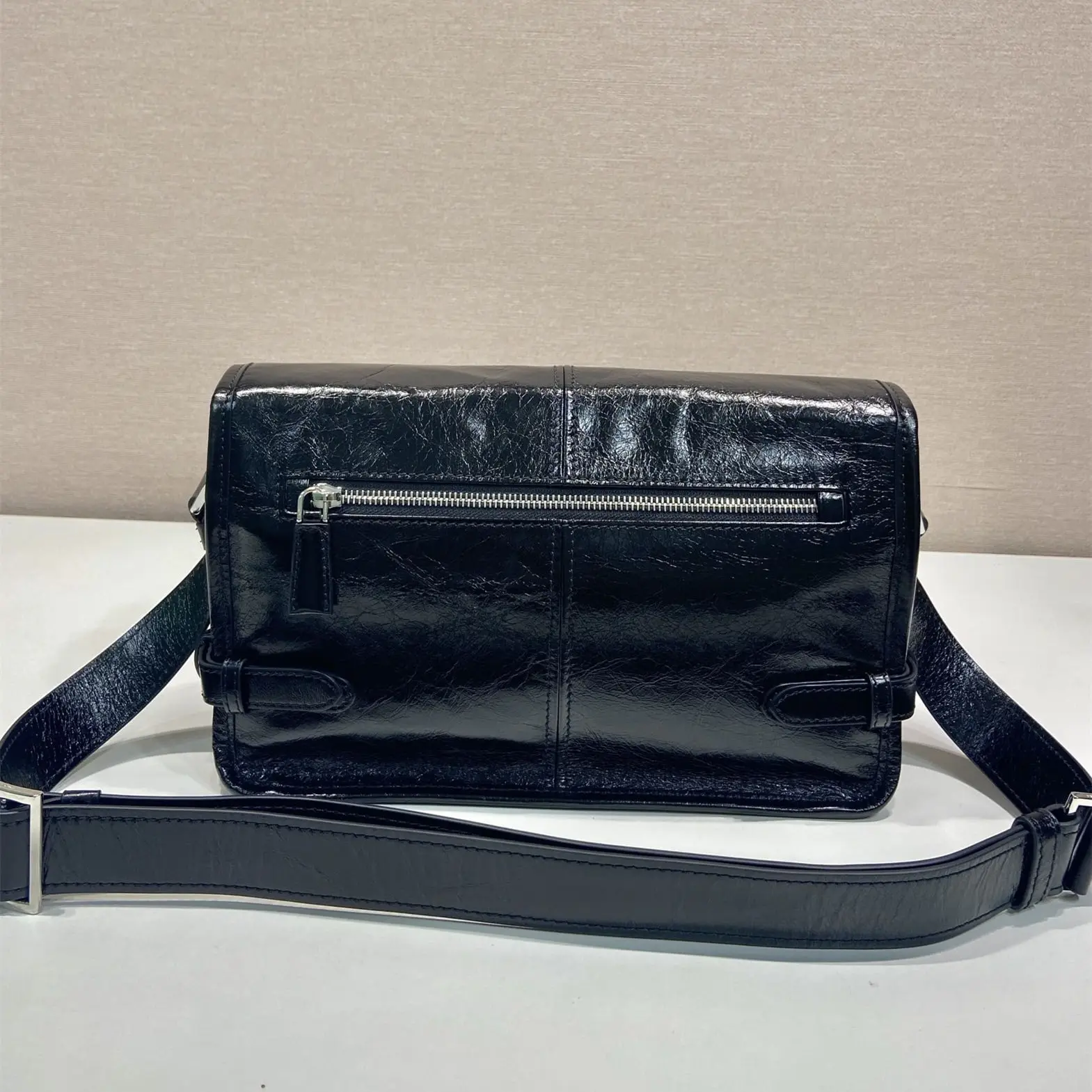 Prada 2VD073：肩帶調整扣與接合車線