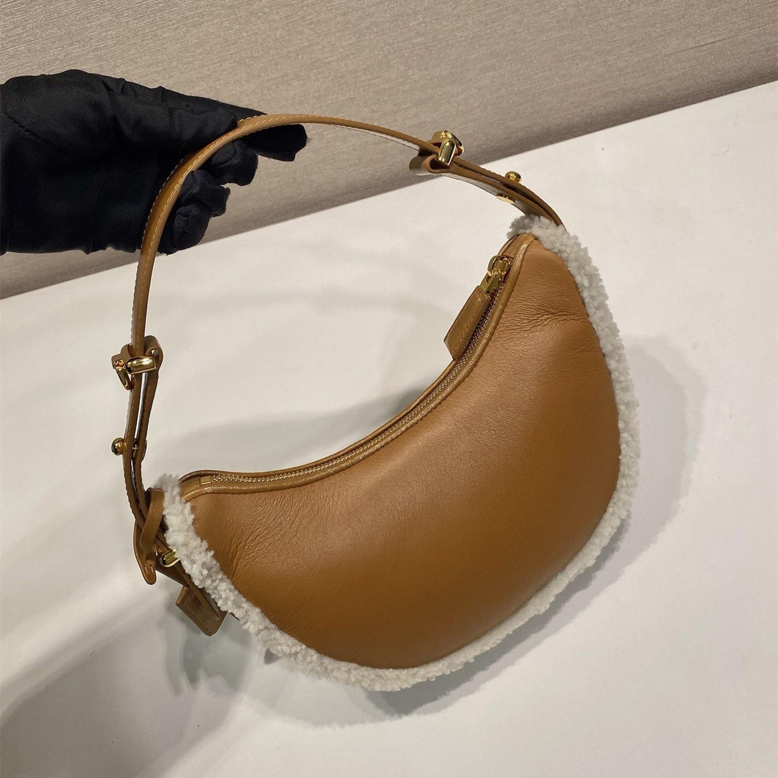 高仿Prada*Moon系列1BC194小羊皮半月包干邑色免檢版