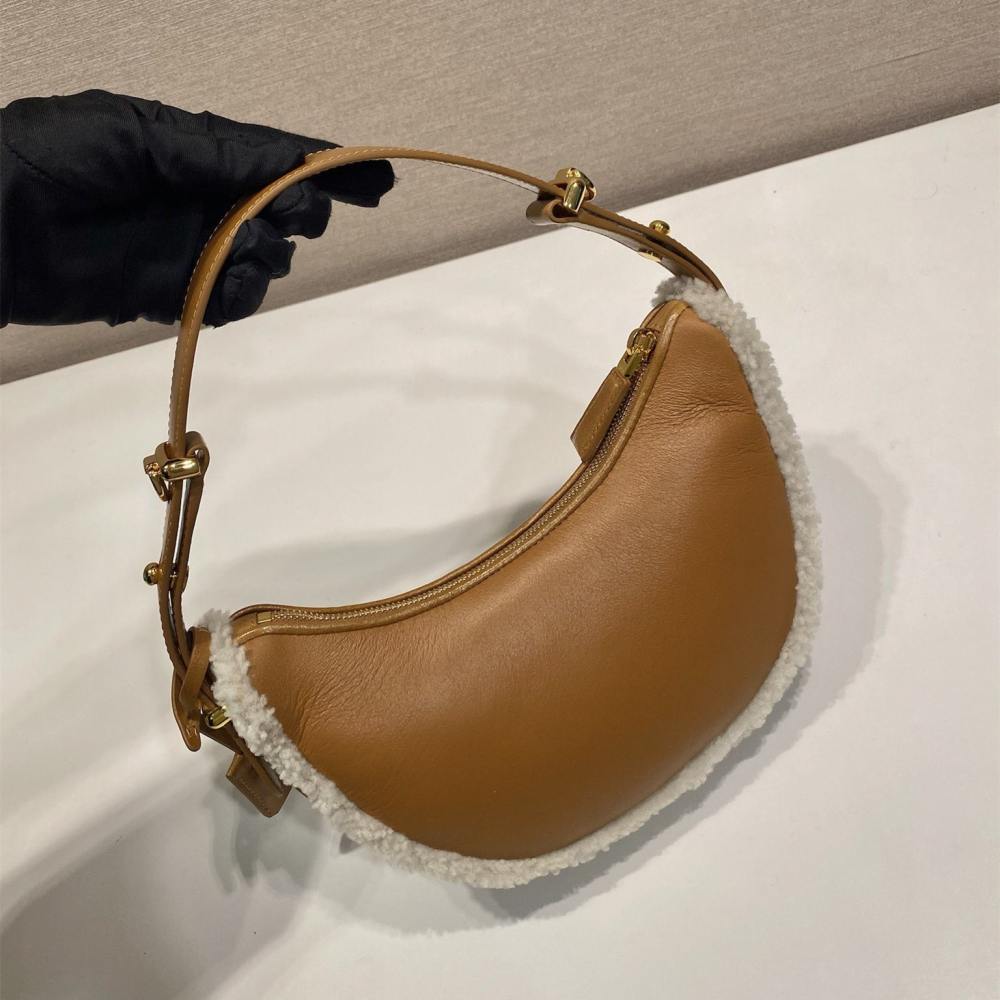 高仿Prada*Moon系列1BC194小羊皮半月包干邑色免檢版