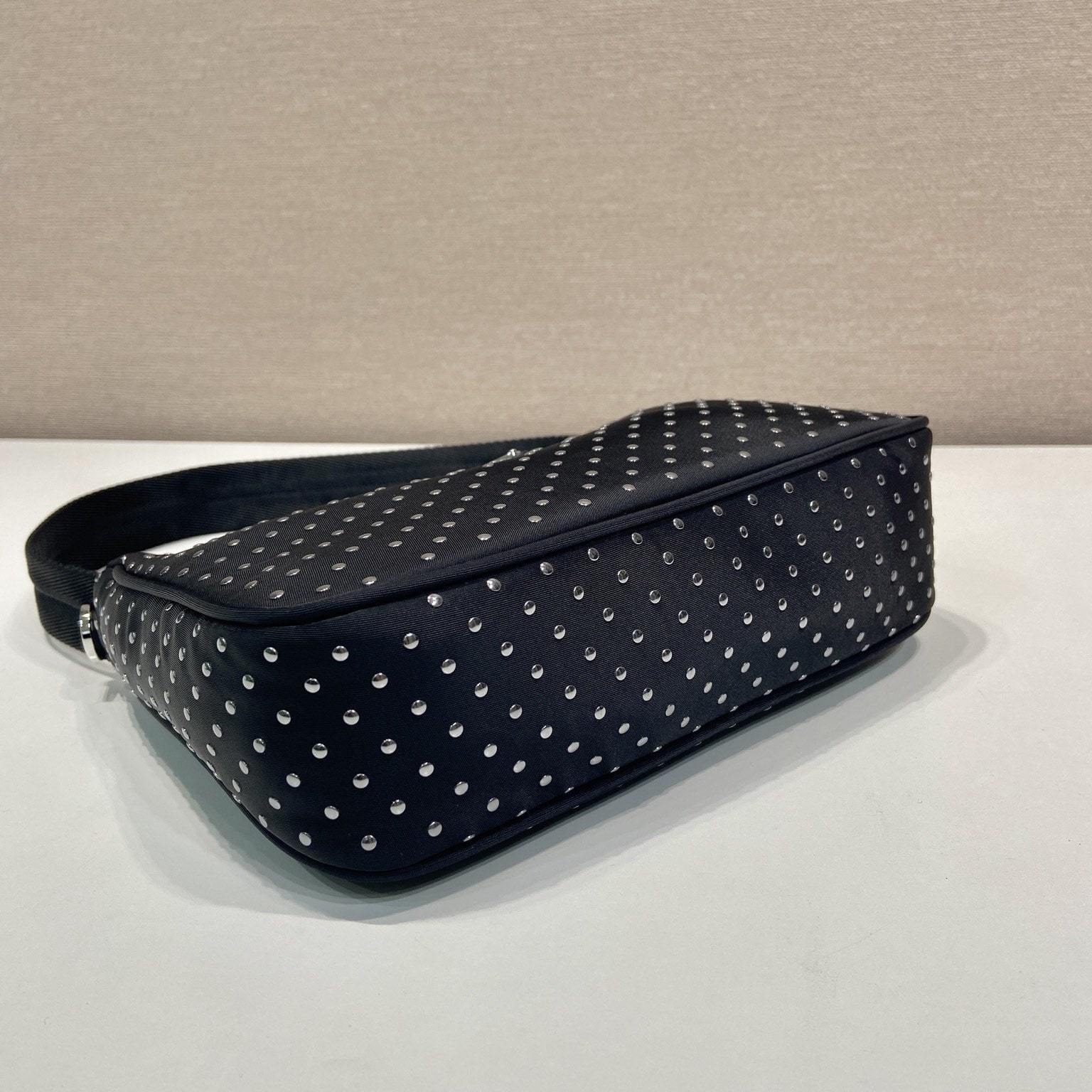高仿Prada*RE-Nylon系列1BC515鉚釘單肩包黑色Mini免檢版