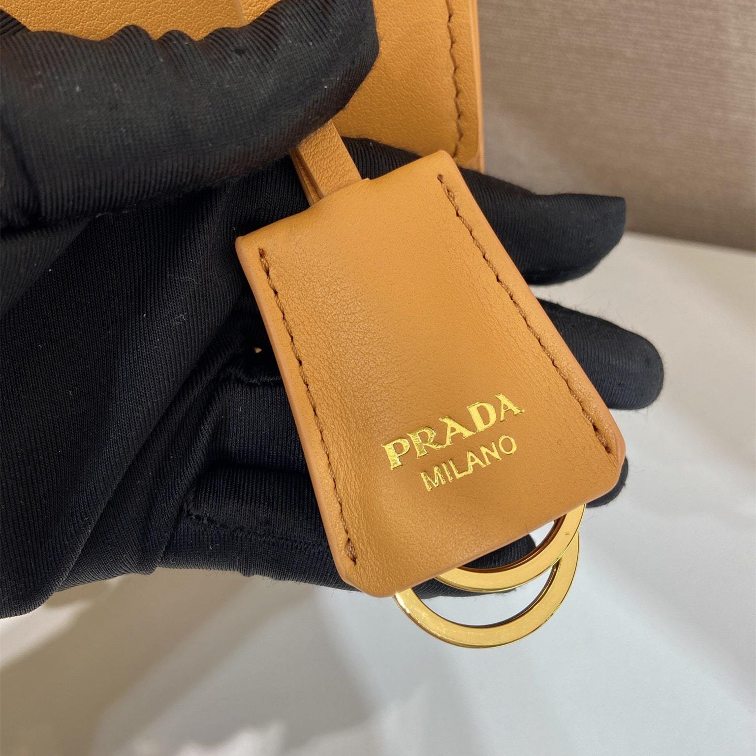 高仿Prada*SoftSound系列1BN023斜挎包琥珀色中號免檢版