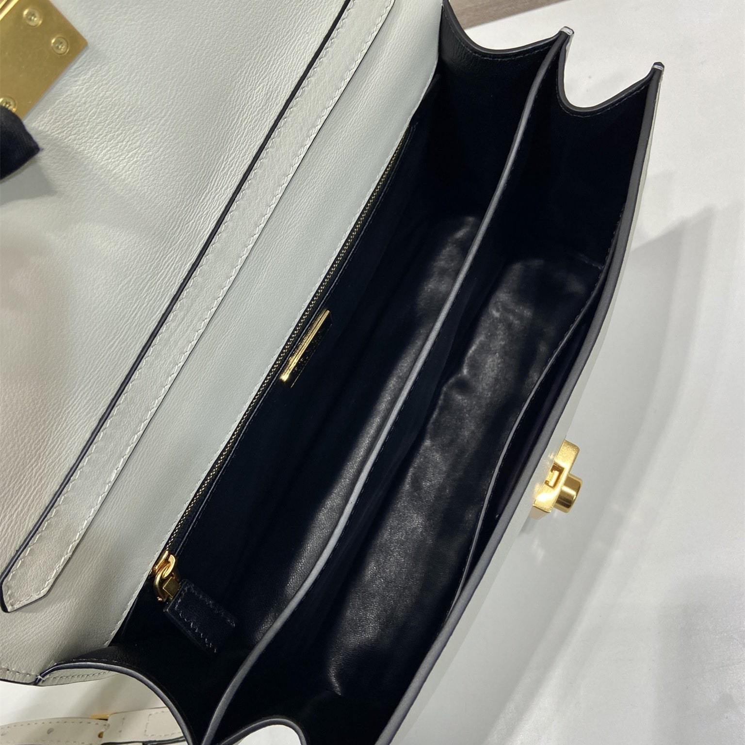 高仿Prada*SoftSound系列1BN023斜挎包白色中號免檢版
