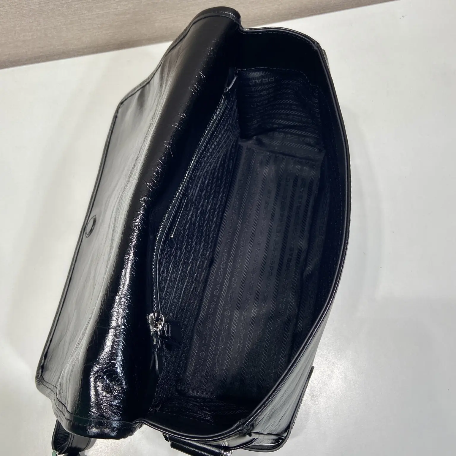 Prada 2VD073：實背比例與穿搭參考